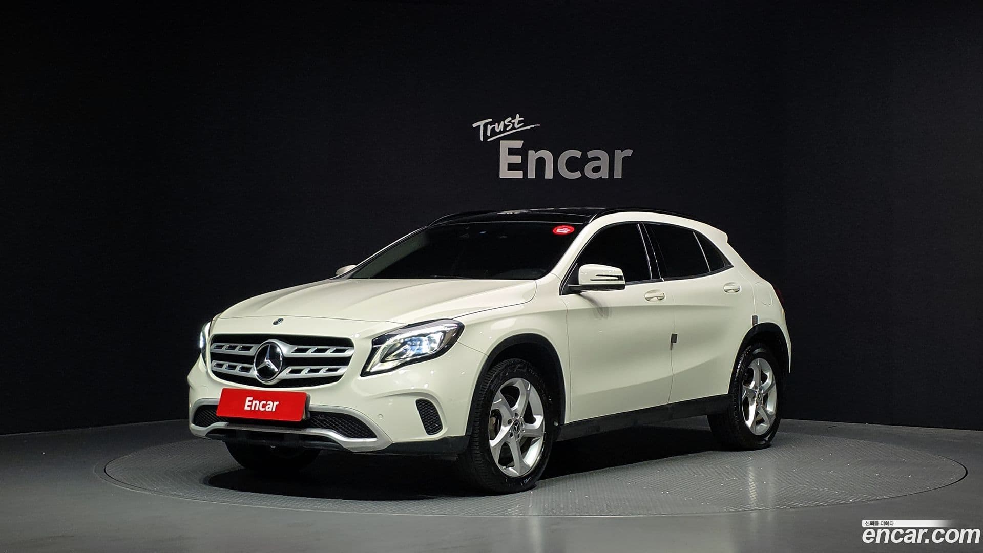 Main__Slider__Photo:GLA-Class Mercedes-Benz 2017.10-0