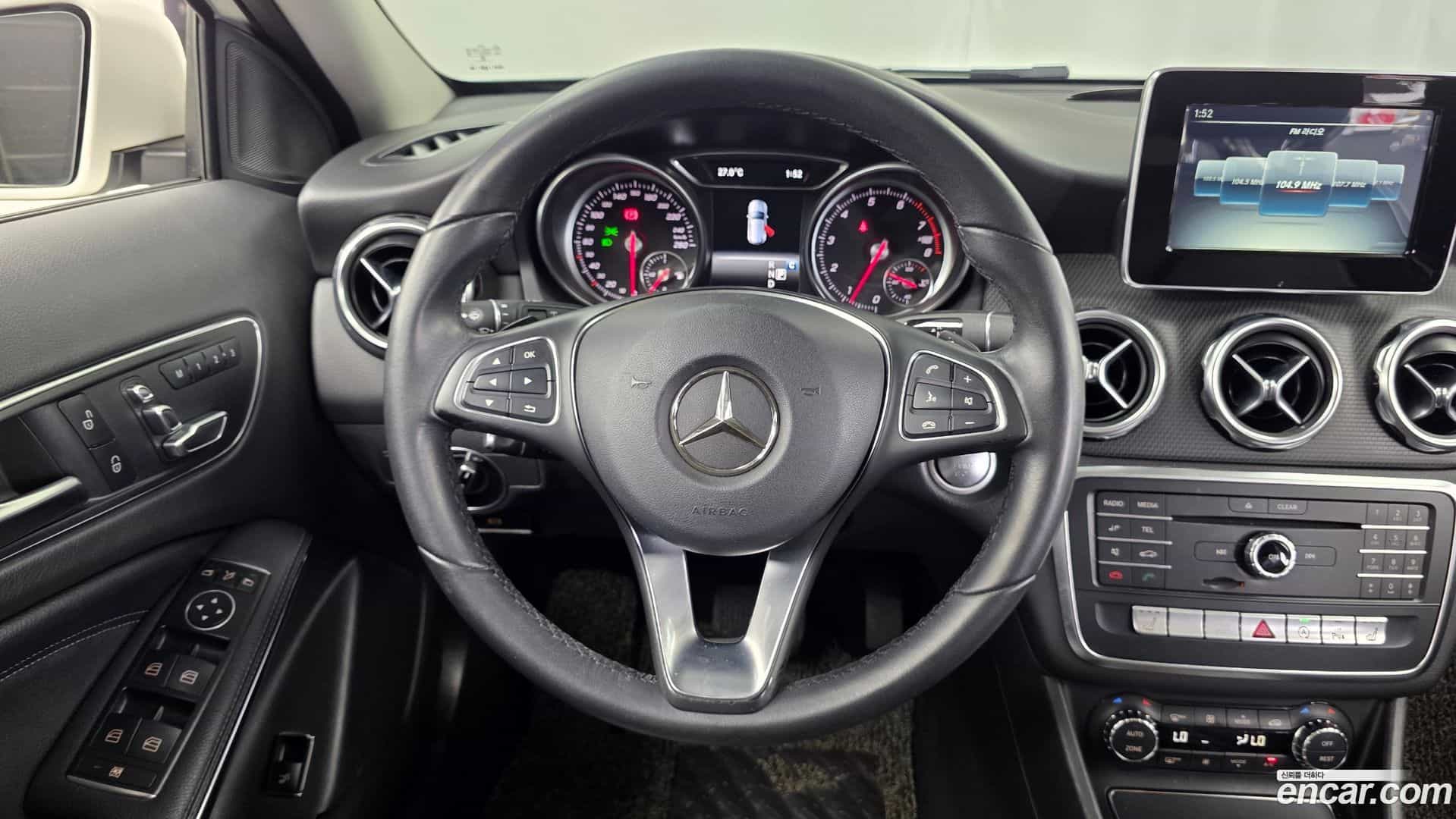 GLA-Class Mercedes-Benz 2017.10-OPTION-017