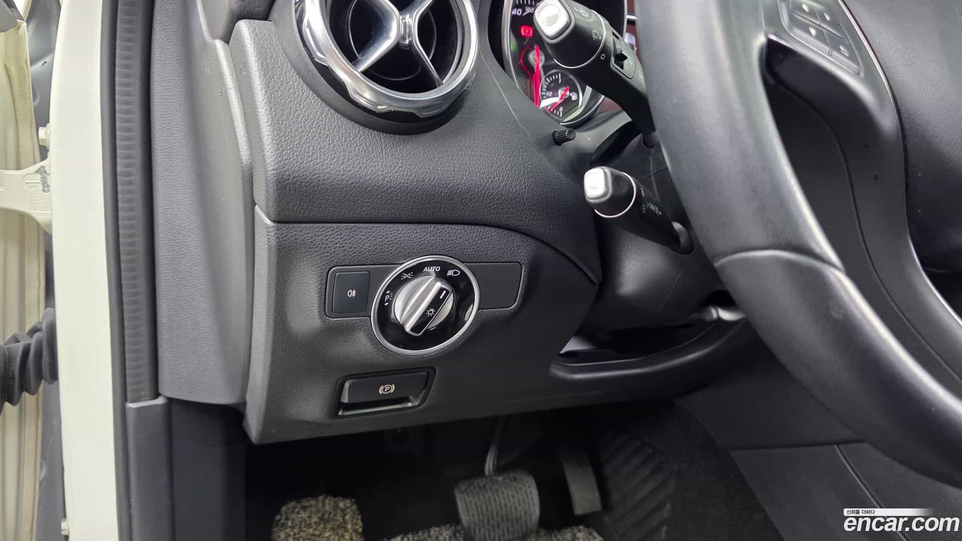 GLA-Class Mercedes-Benz 2017.10-OPTION-020