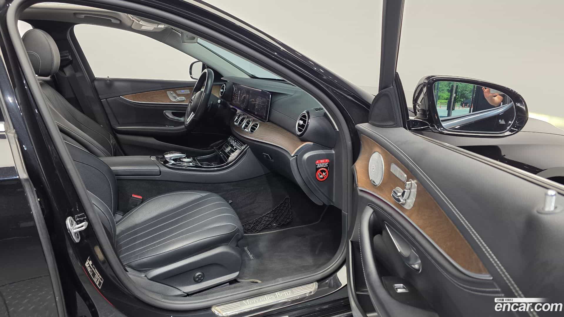 E-Class Mercedes-Benz 2018.11-OPTION-015