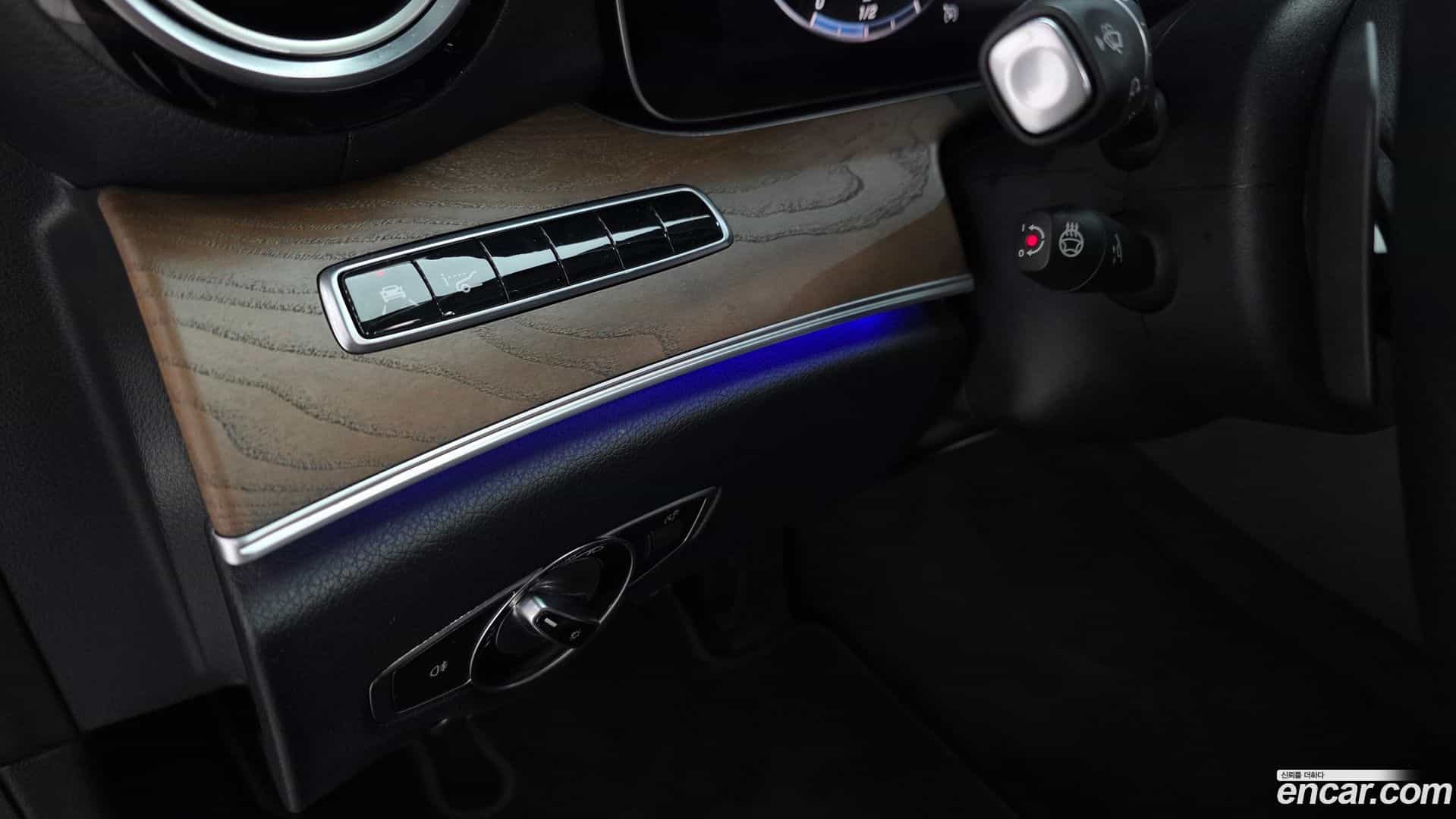 E-Class Mercedes-Benz 2018.11-OPTION-018