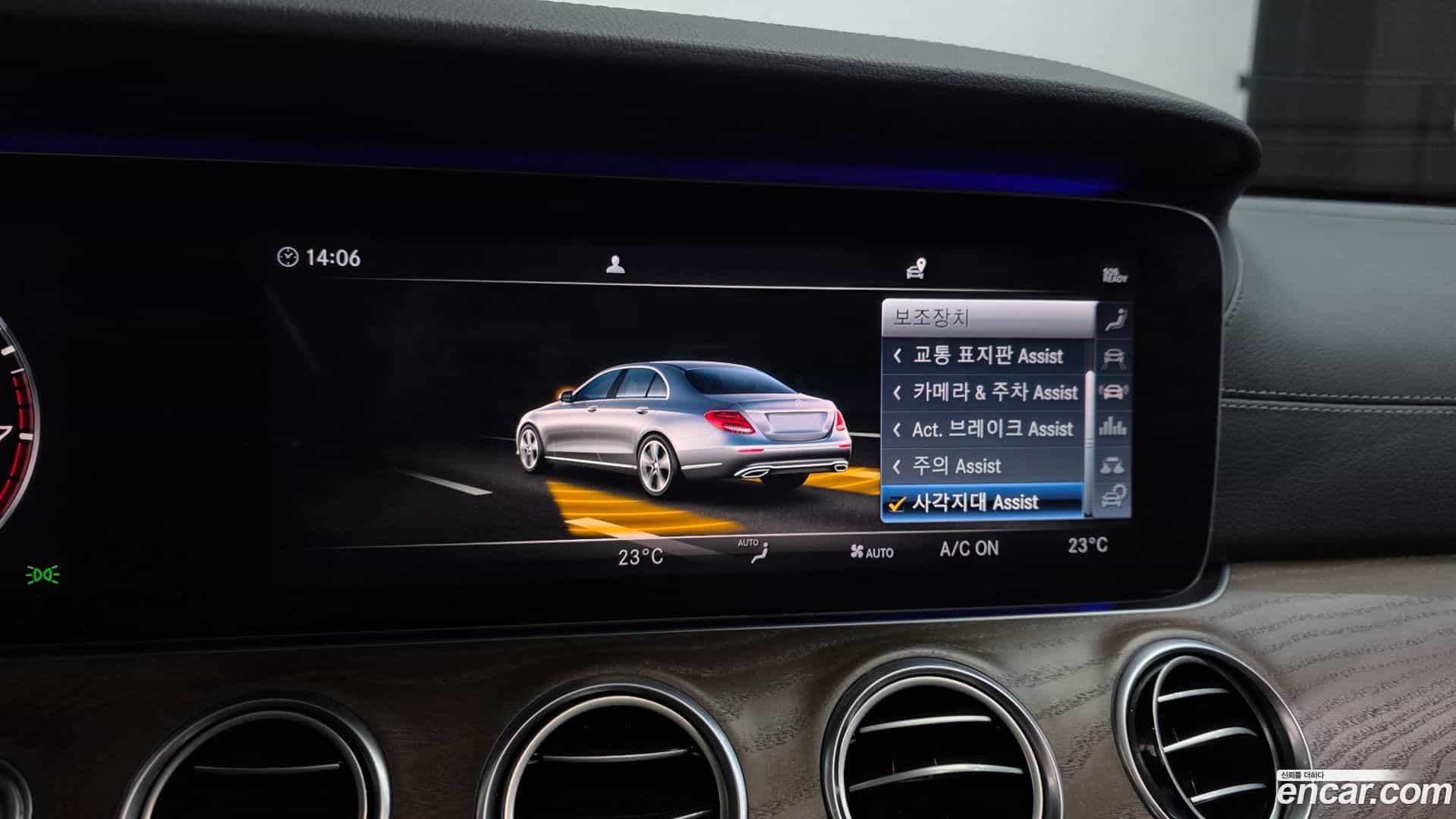 E-Class Mercedes-Benz 2018.11-OPTION-021