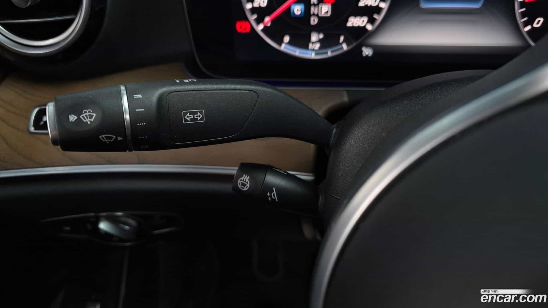 E-Class Mercedes-Benz 2018.11-OPTION-041