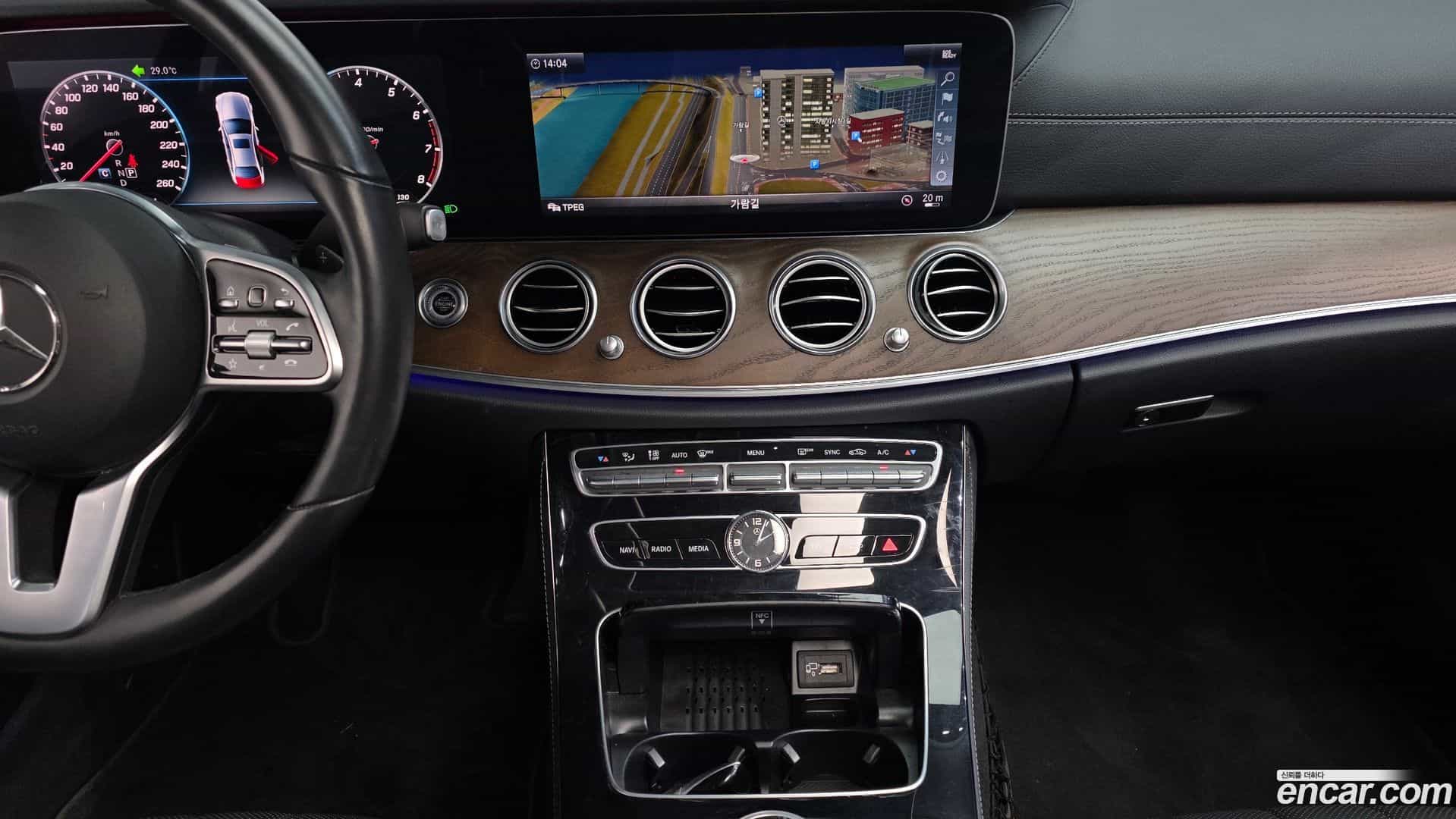E-Class Mercedes-Benz 2018.11-OPTION-042