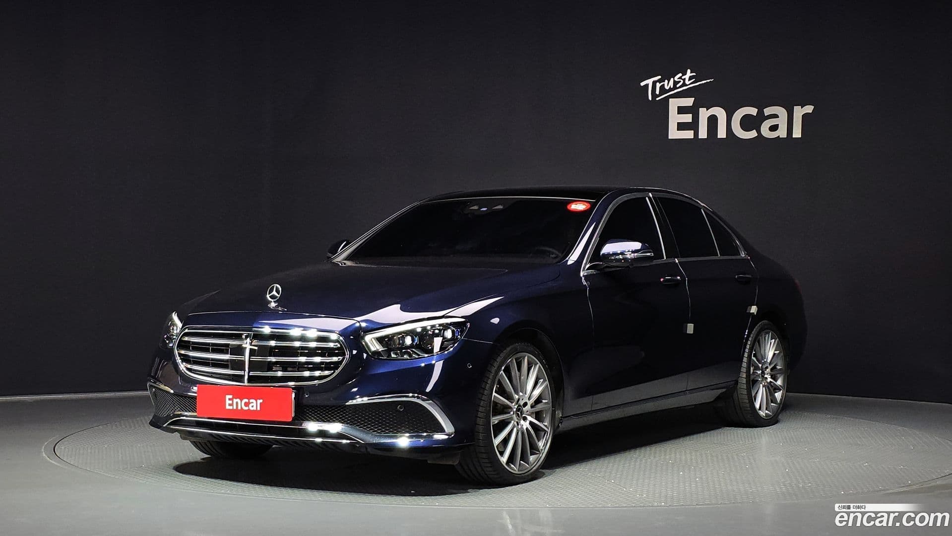 Main__Slider__Photo:E-Class Mercedes-Benz 2023.8-0