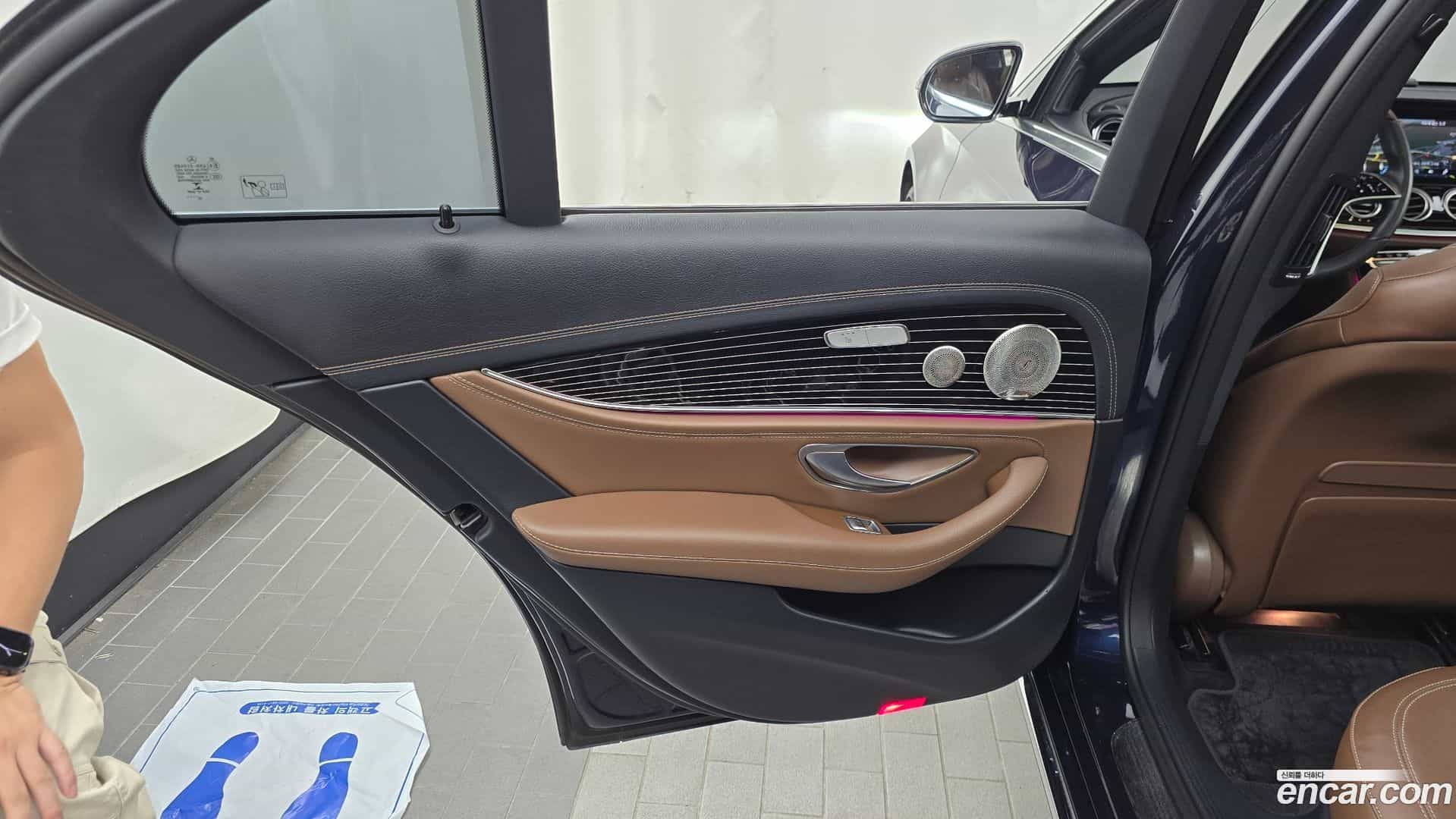 E-Class Mercedes-Benz 2023.8-INNER-035