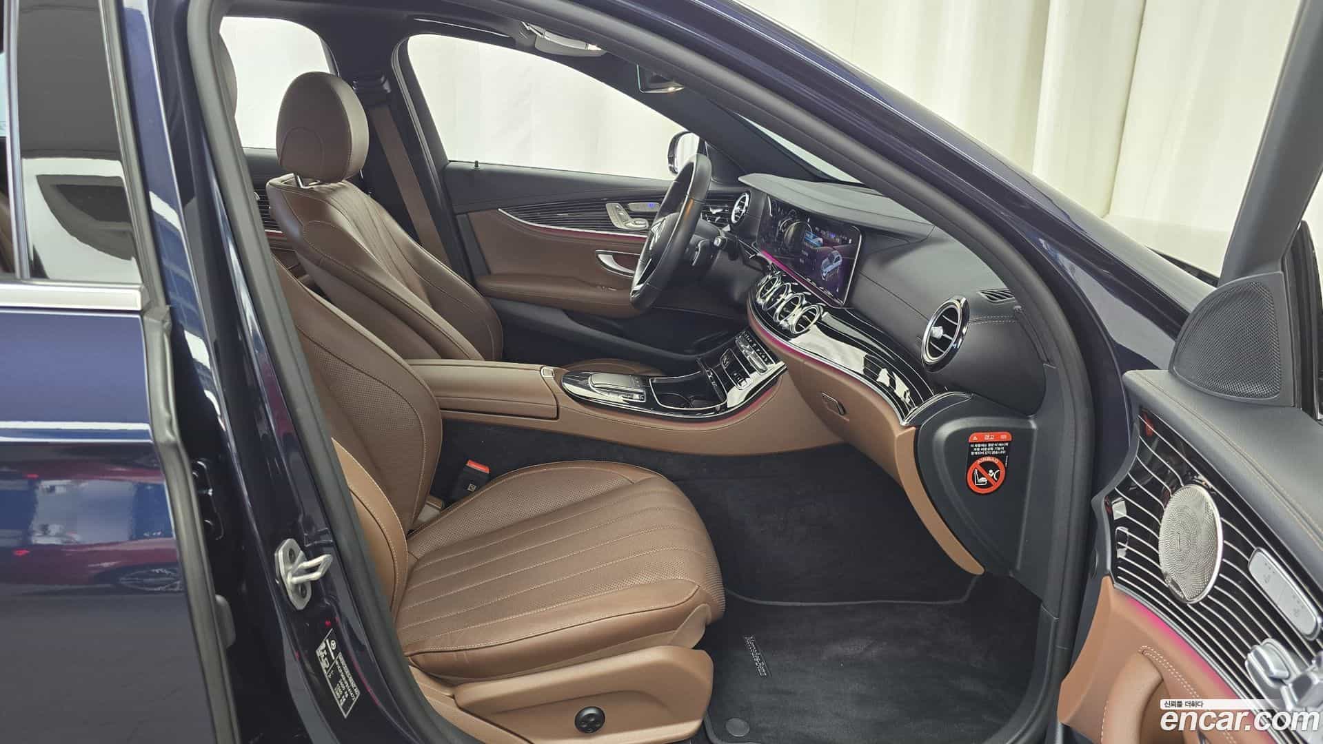 E-Class Mercedes-Benz 2023.8-INNER-036