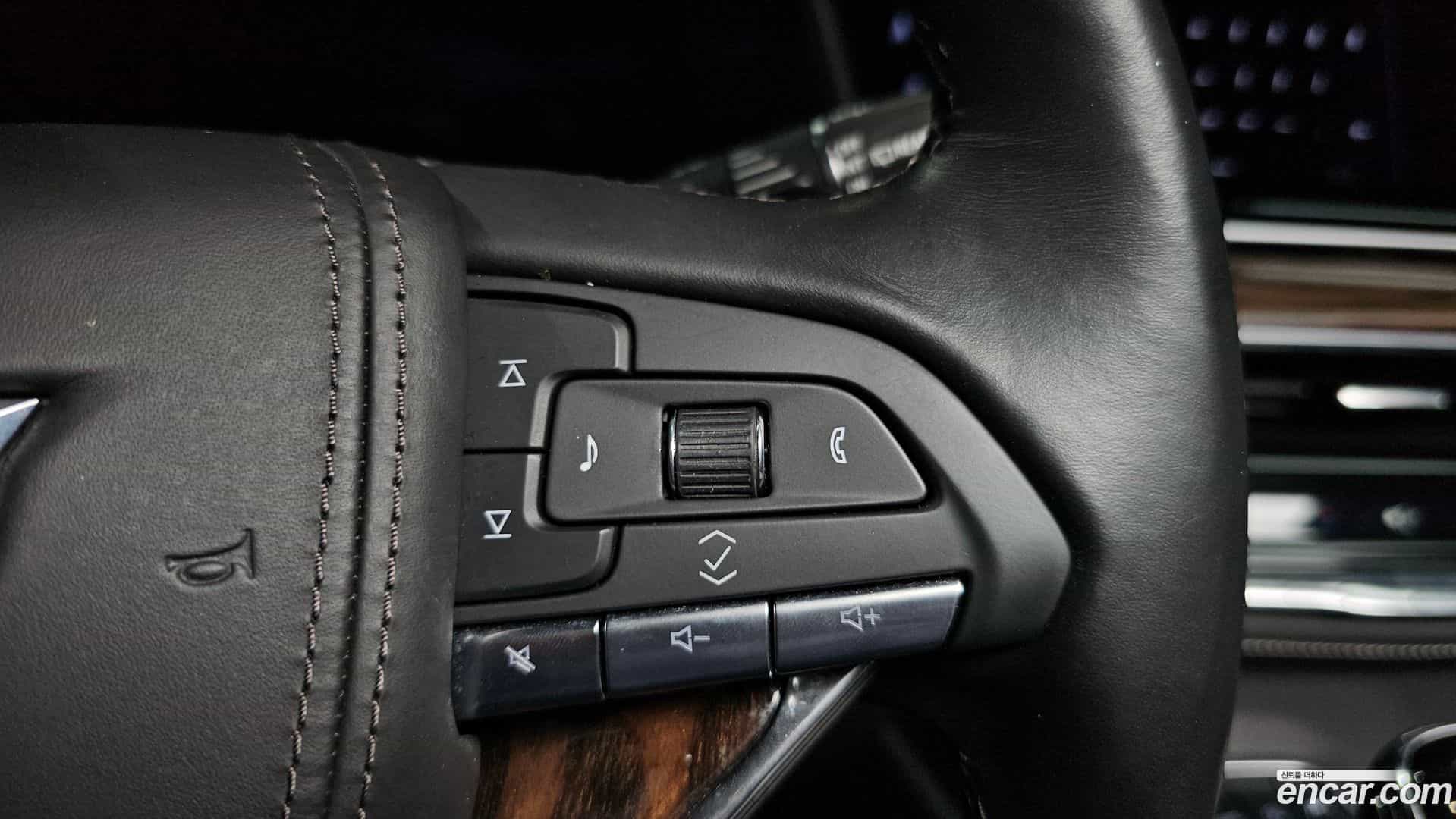 Escalade Cadillac 2023.10-OPTION-043