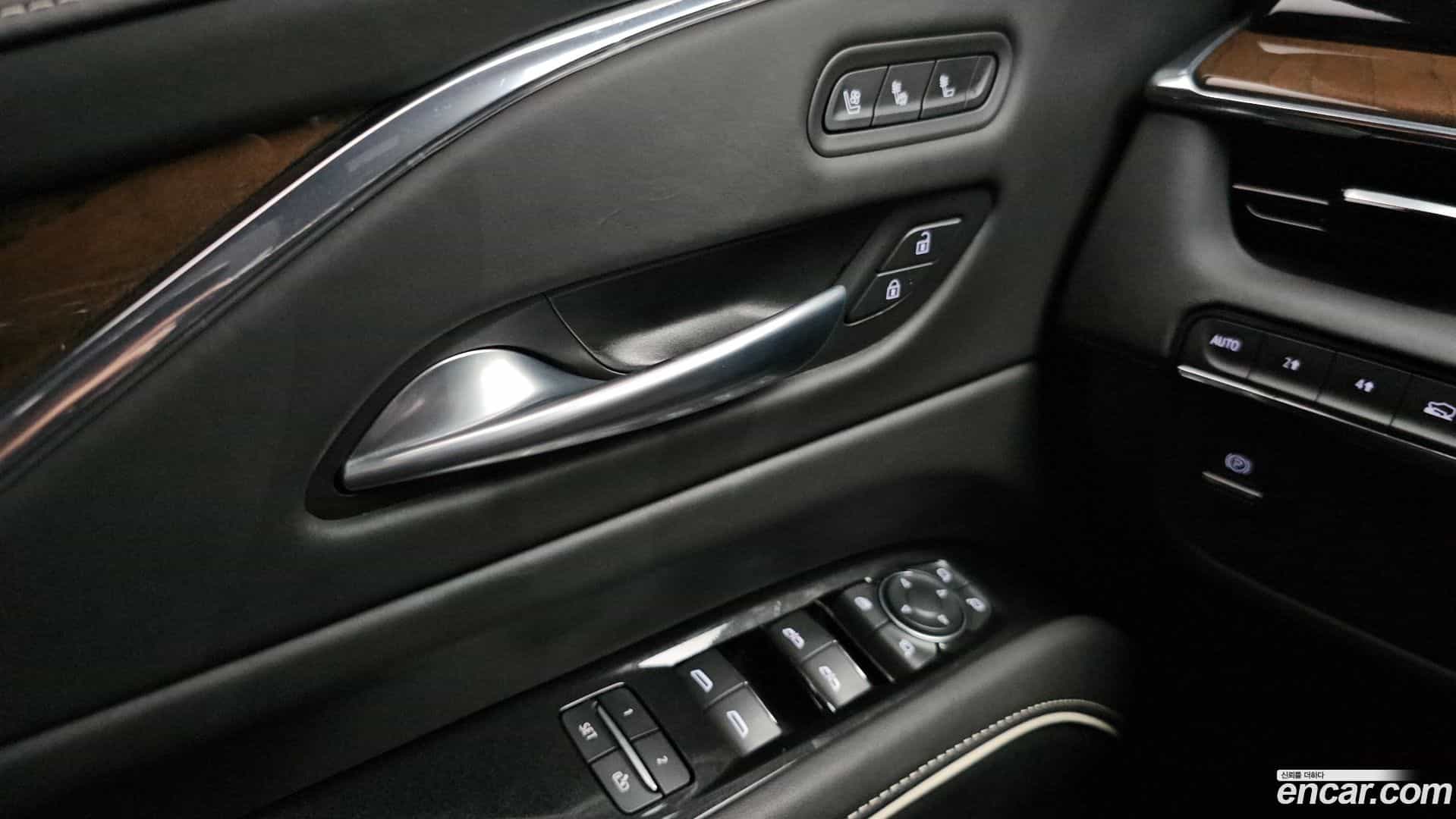 Escalade Cadillac 2023.10-OPTION-048