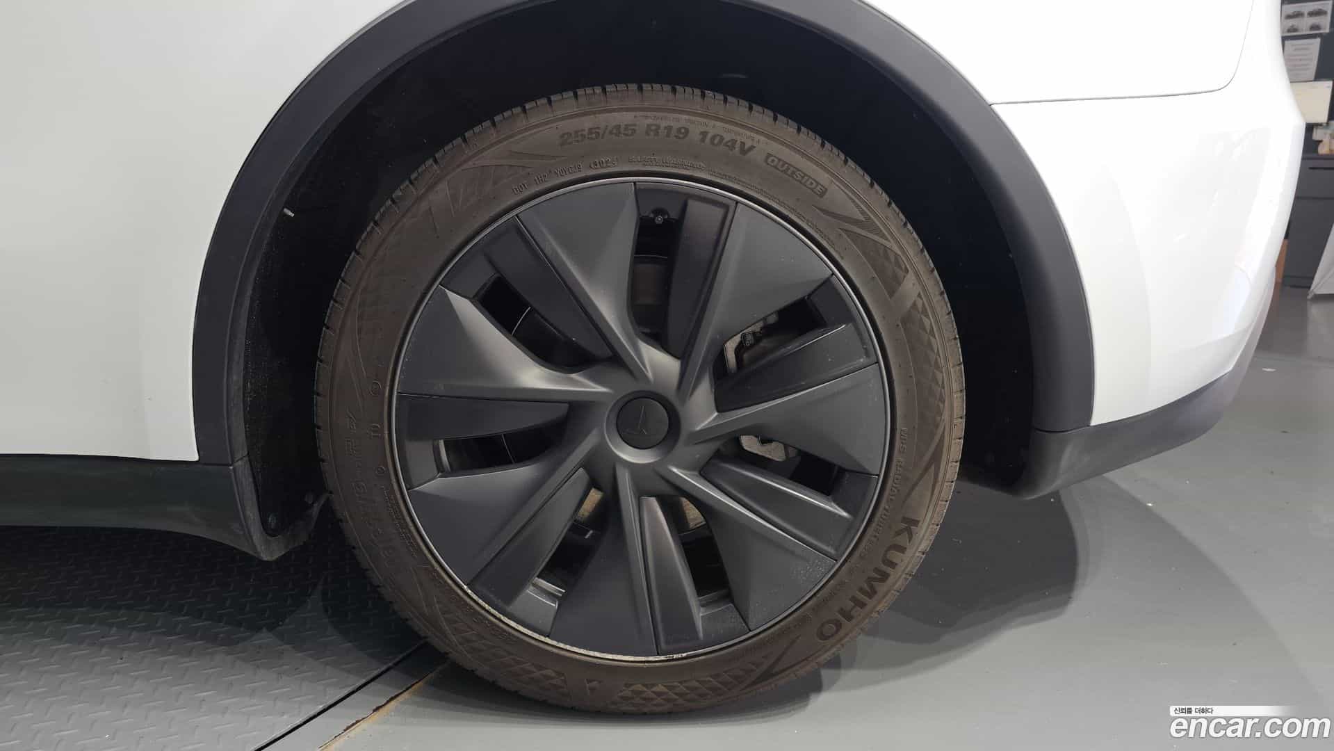 Model Y Tesla 2024.8-OUTER-031