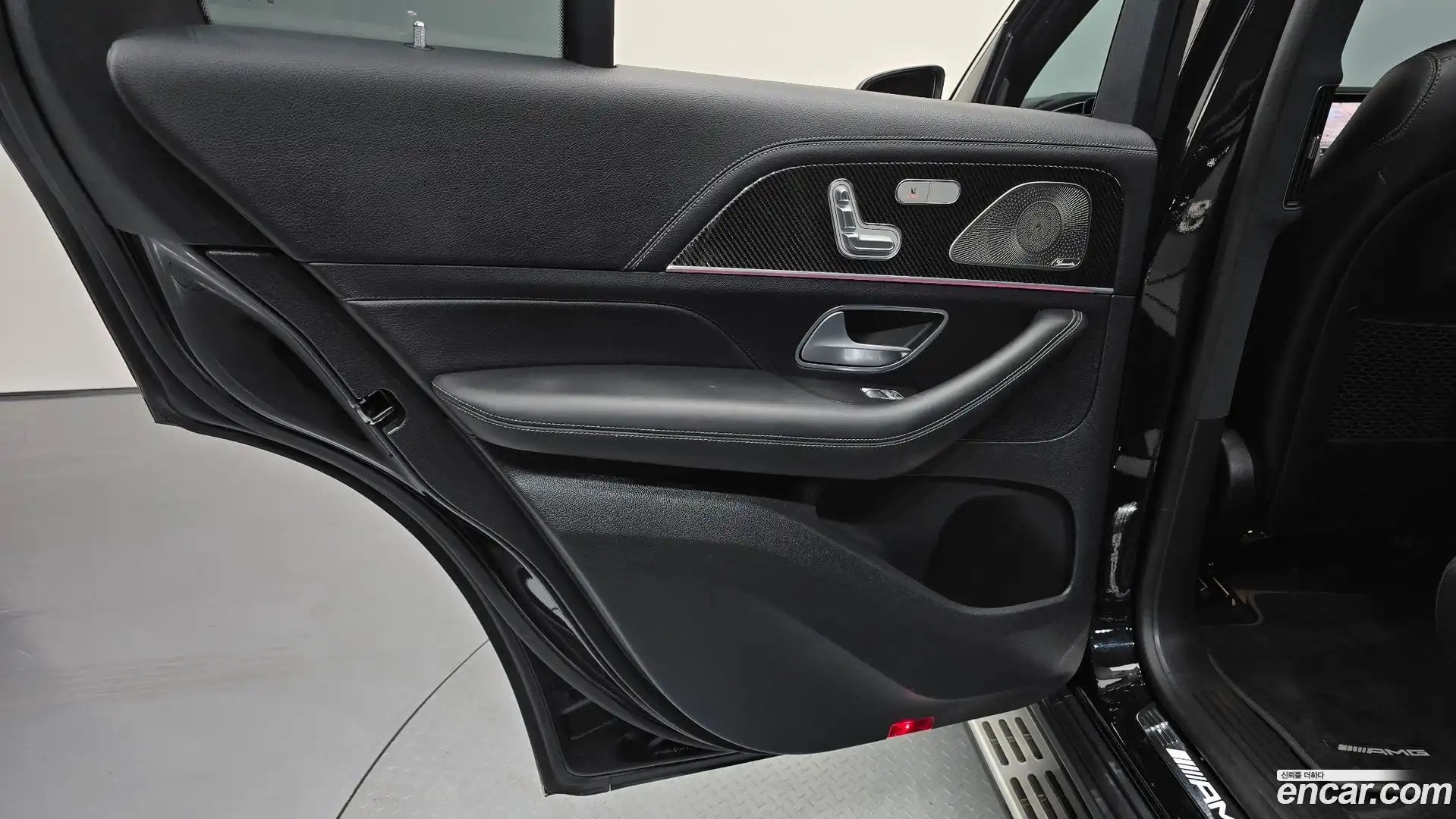 GLE-Class Mercedes-Benz 2023.8-INNER-035
