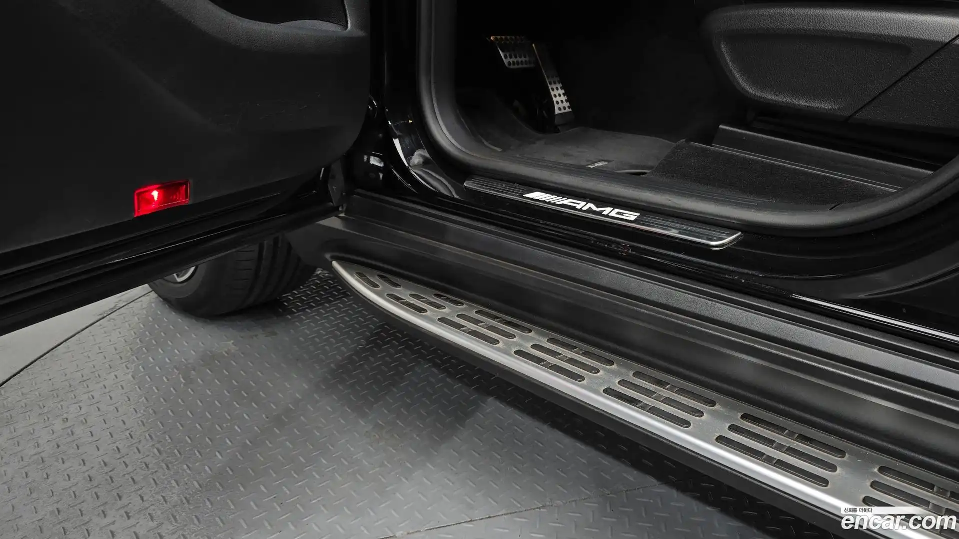 GLE-Class Mercedes-Benz 2023.8-OPTION-046