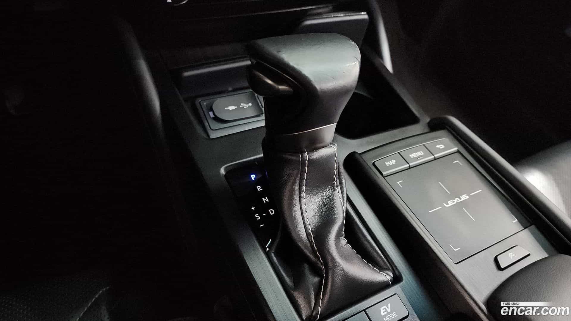 ES Lexus 2018.9-INNER-009