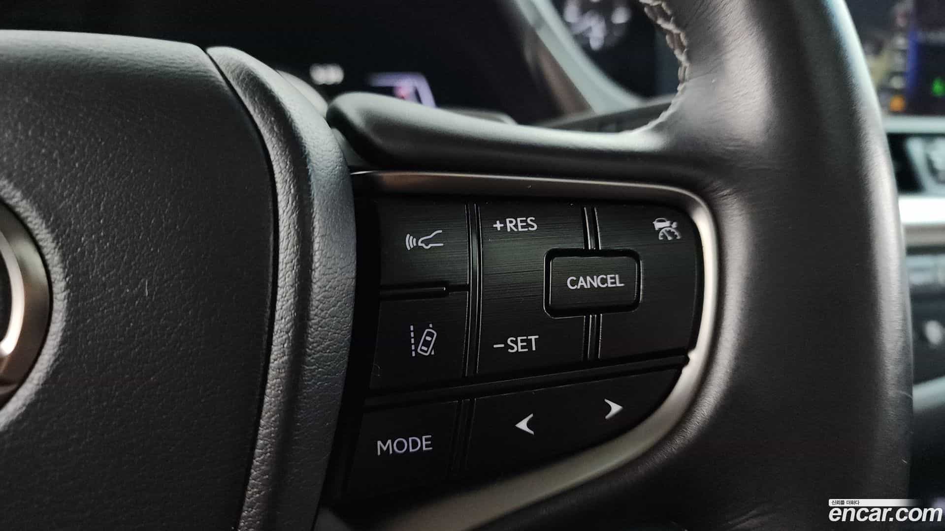 ES Lexus 2018.9-OPTION-020