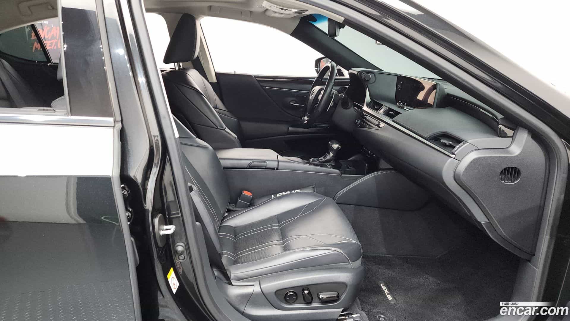 ES Lexus 2018.9-INNER-036