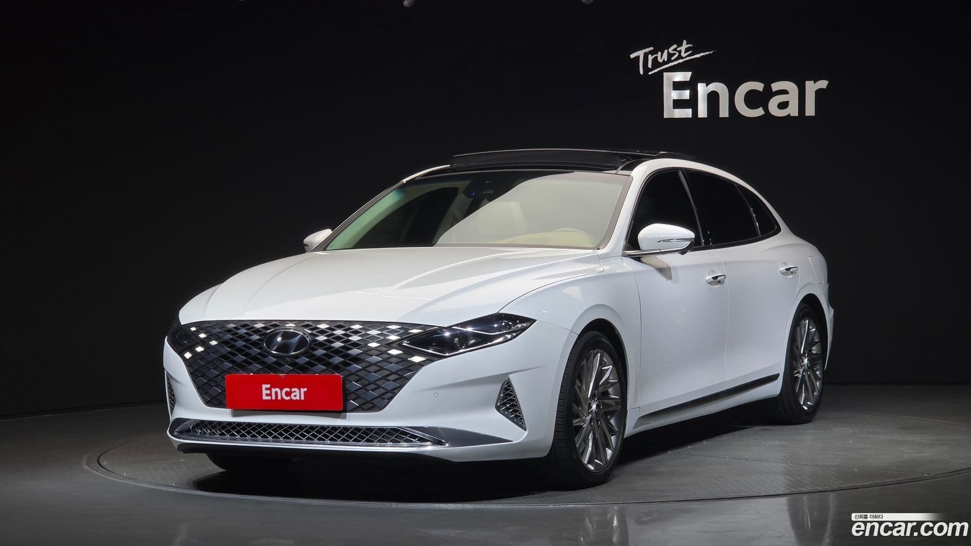 Main__Slider__Photo:Grandeur Hyundai 2021.1-0