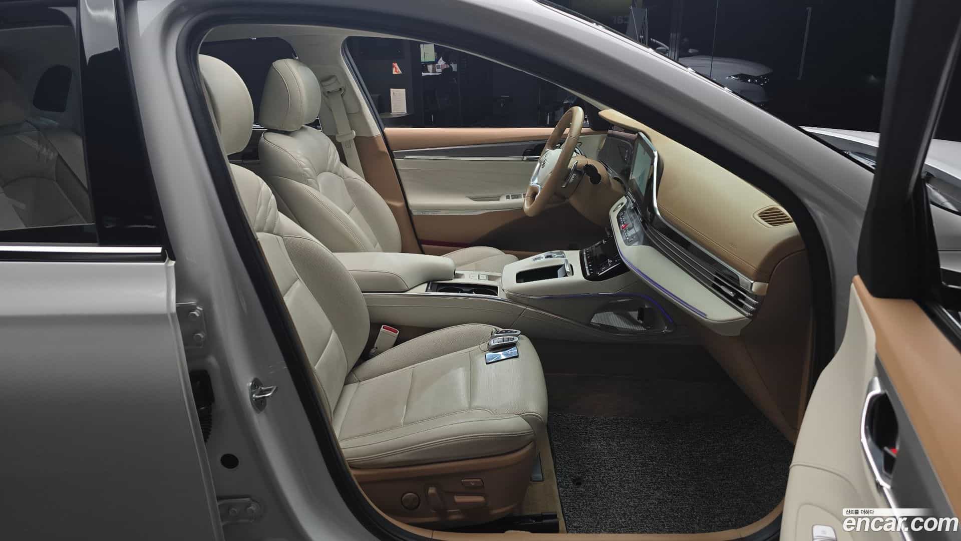 Grandeur Hyundai 2021.1-OPTION-015