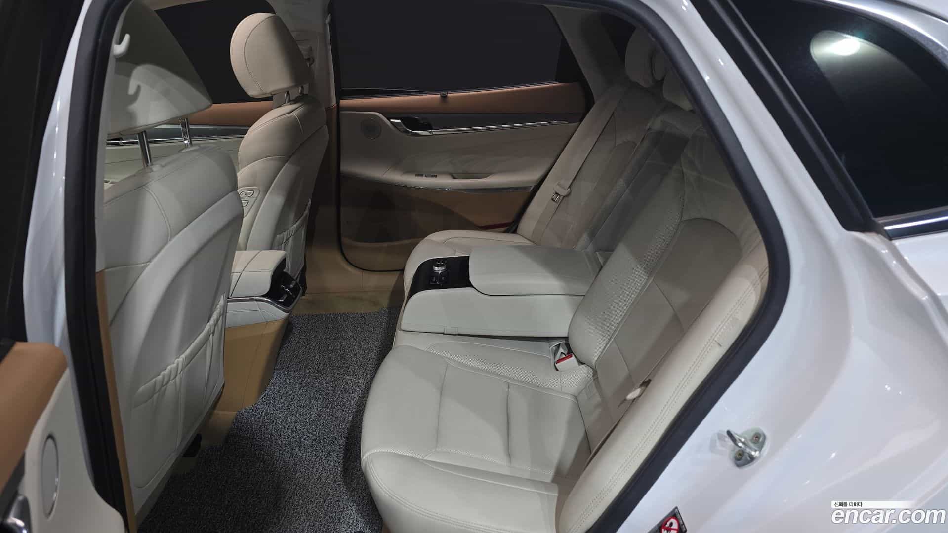 Grandeur Hyundai 2021.1-OPTION-016