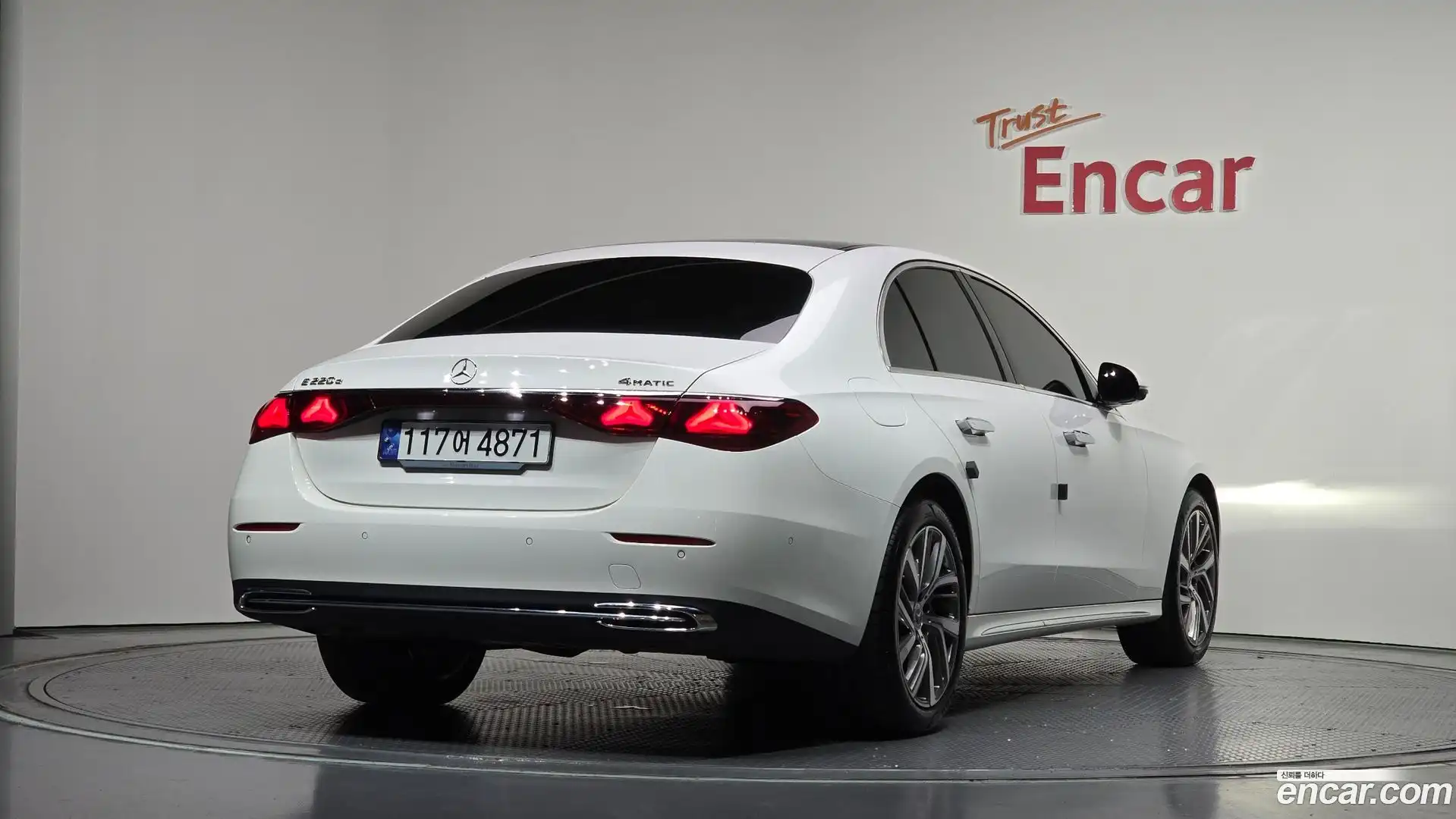 E-Class Mercedes-Benz 2024.8-OUTER-002