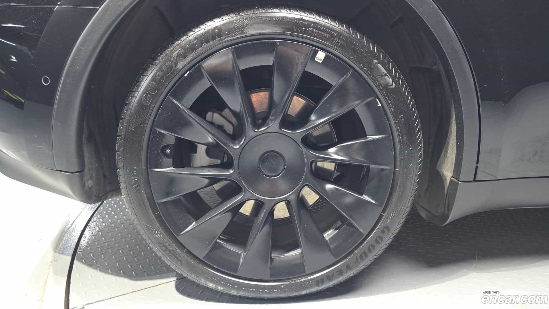 Model Y Tesla 2022.5-OUTER-005