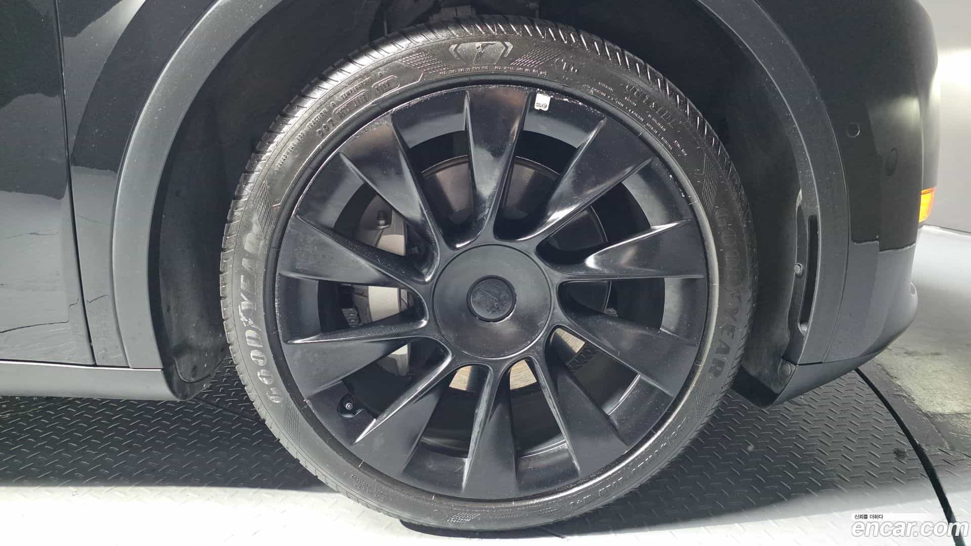 Model Y Tesla 2022.5-OUTER-031