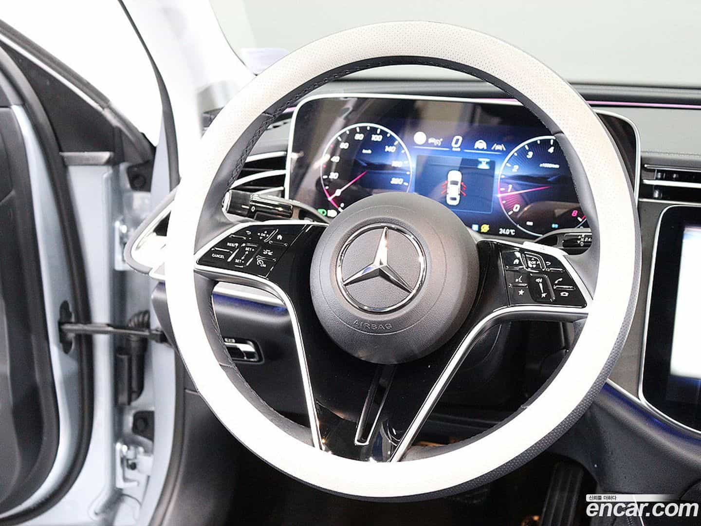E-Class Mercedes-Benz 2024.8-OPTION-019