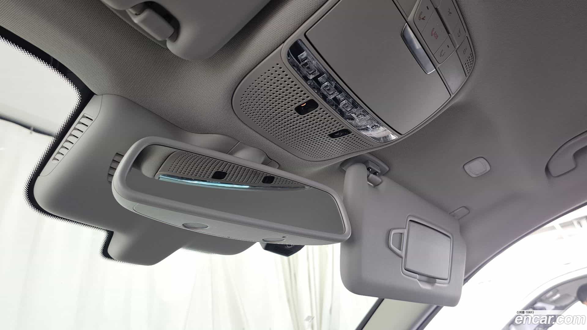 GLC-Class Mercedes-Benz 2018.9-OPTION-021