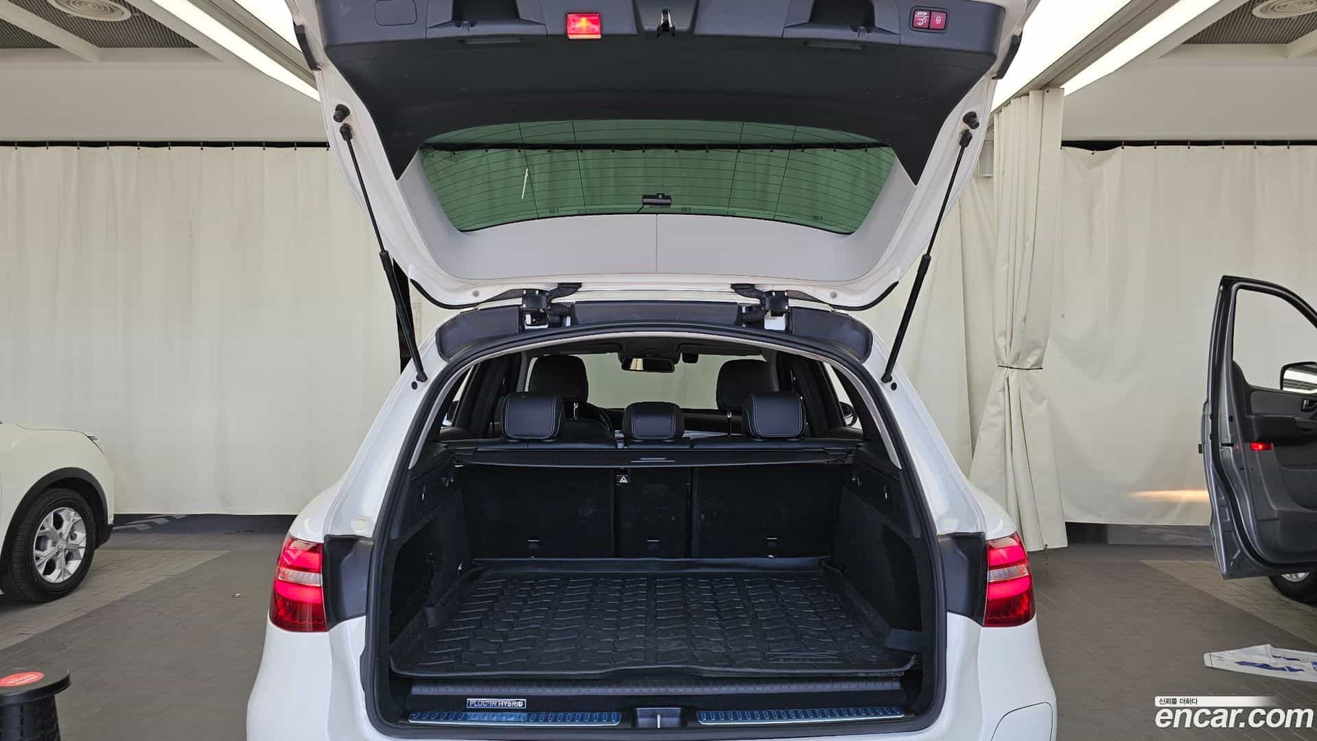 GLC-Class Mercedes-Benz 2018.9-OPTION-024