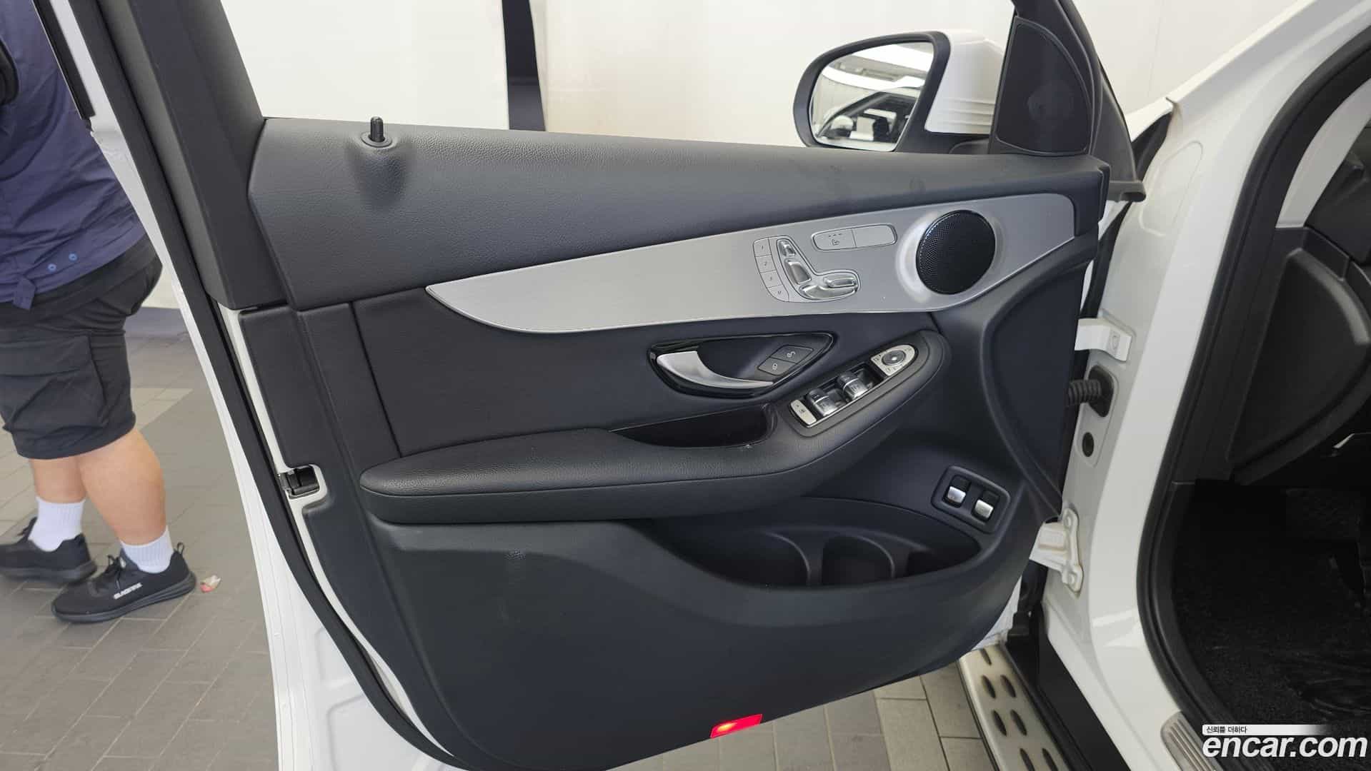 GLC-Class Mercedes-Benz 2018.9-INNER-034