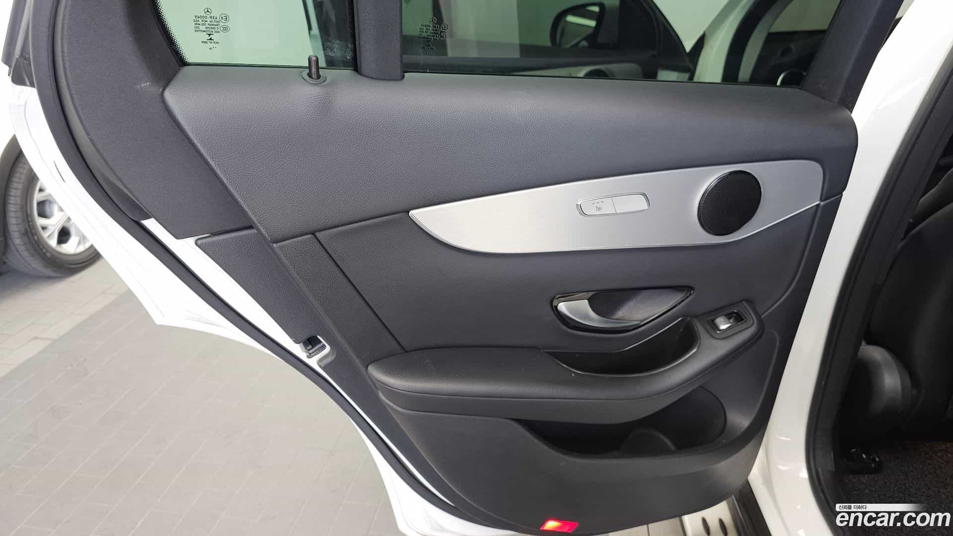 GLC-Class Mercedes-Benz 2018.9-INNER-035