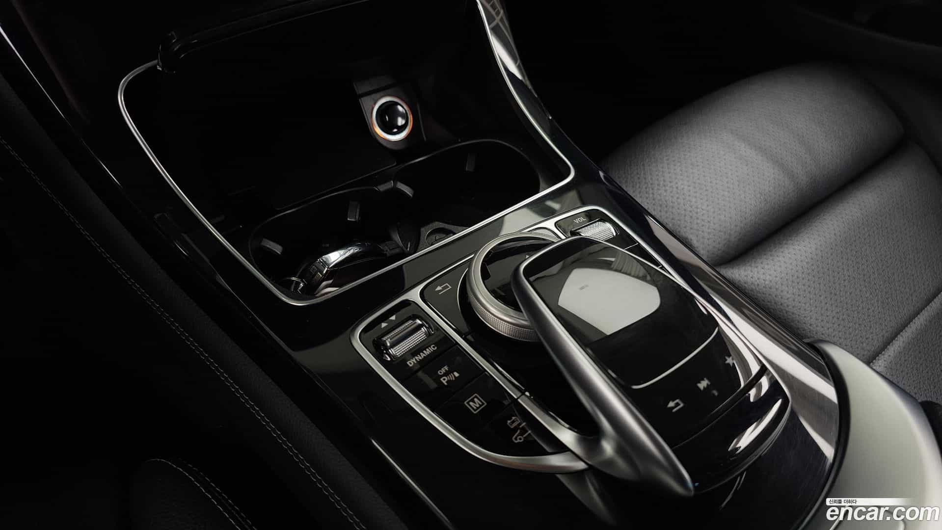 GLC-Class Mercedes-Benz 2018.9-OPTION-043