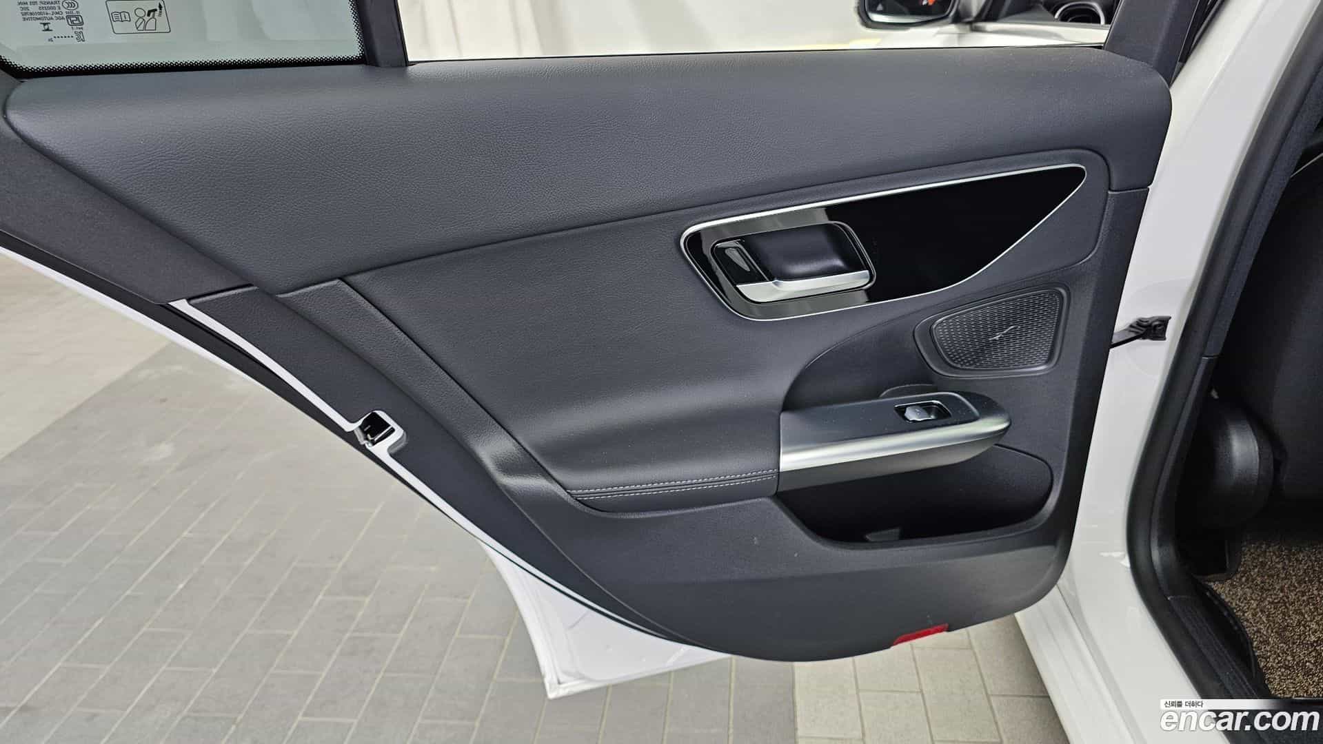 C-Class Mercedes-Benz 2024.9-INNER-035