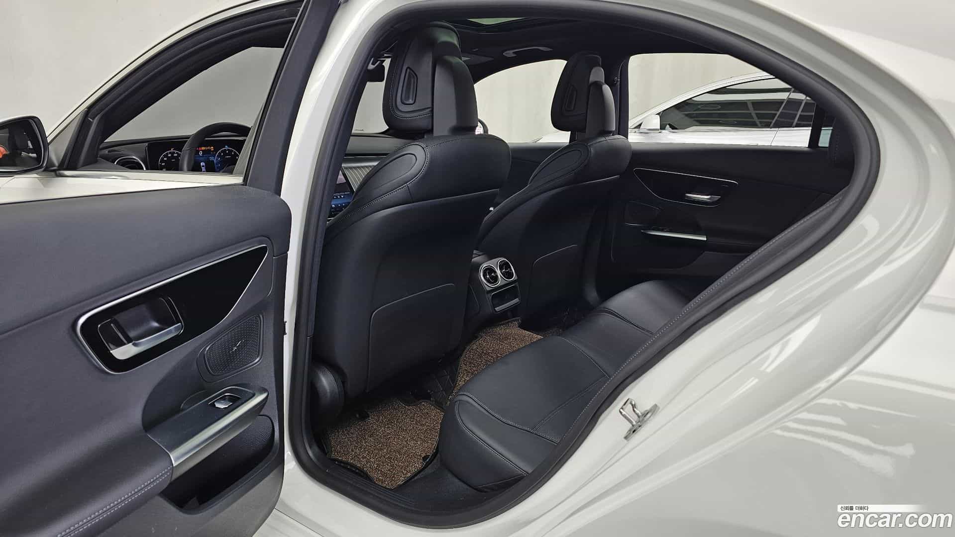 C-Class Mercedes-Benz 2024.9-INNER-036