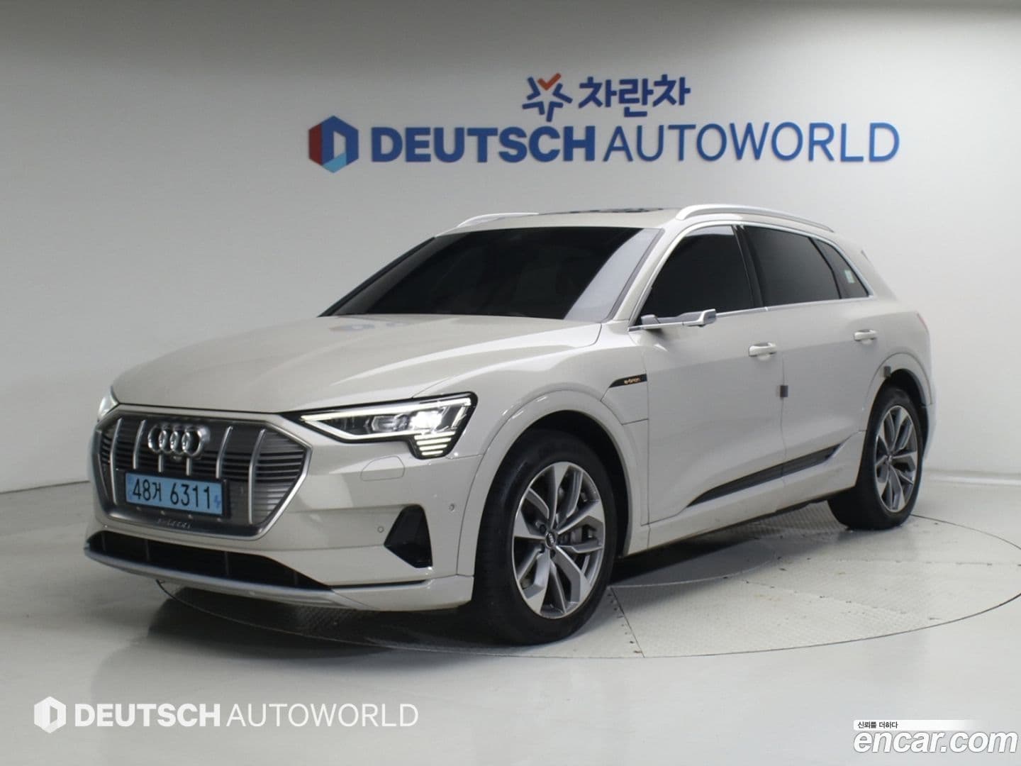 Main__Slider__Photo:e-tron Audi 2020.6-0