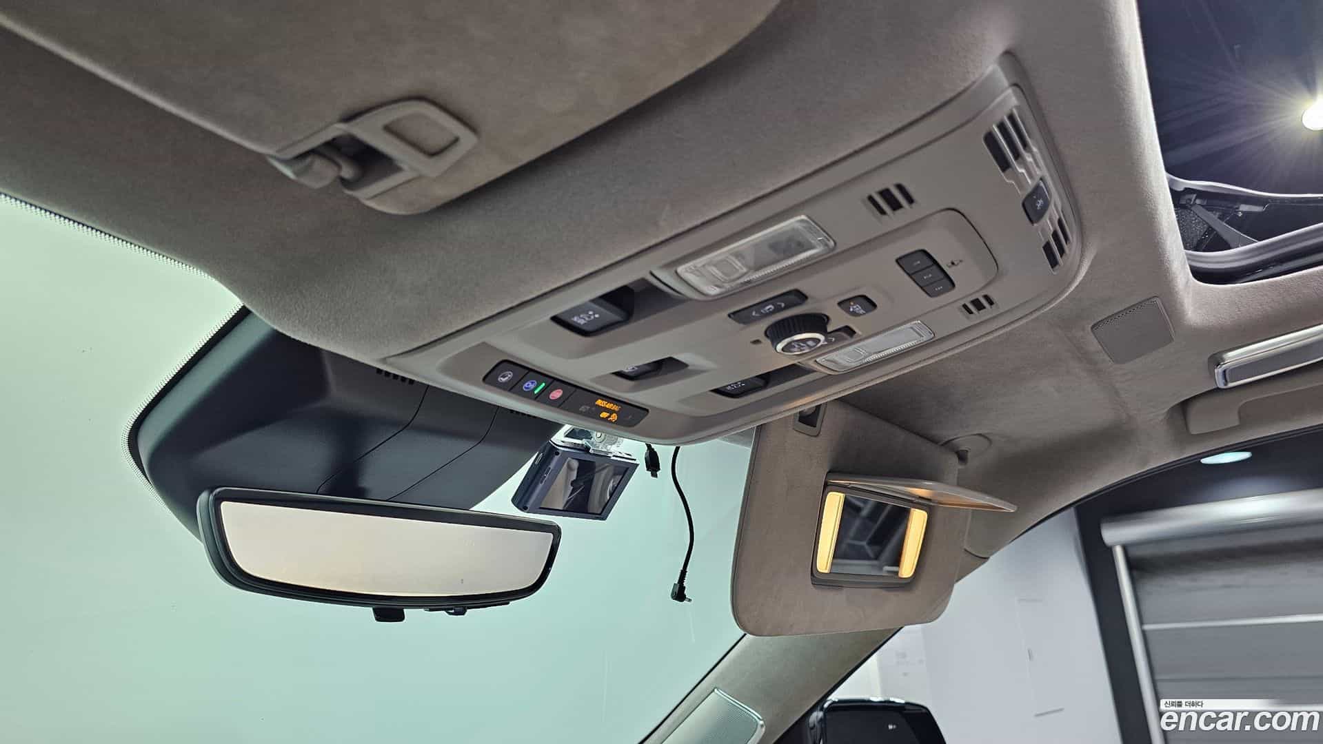 Escalade Cadillac 2021.4-OPTION-040