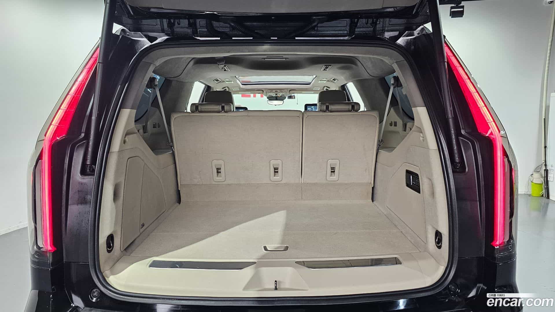 Escalade Cadillac 2021.4-OPTION-043