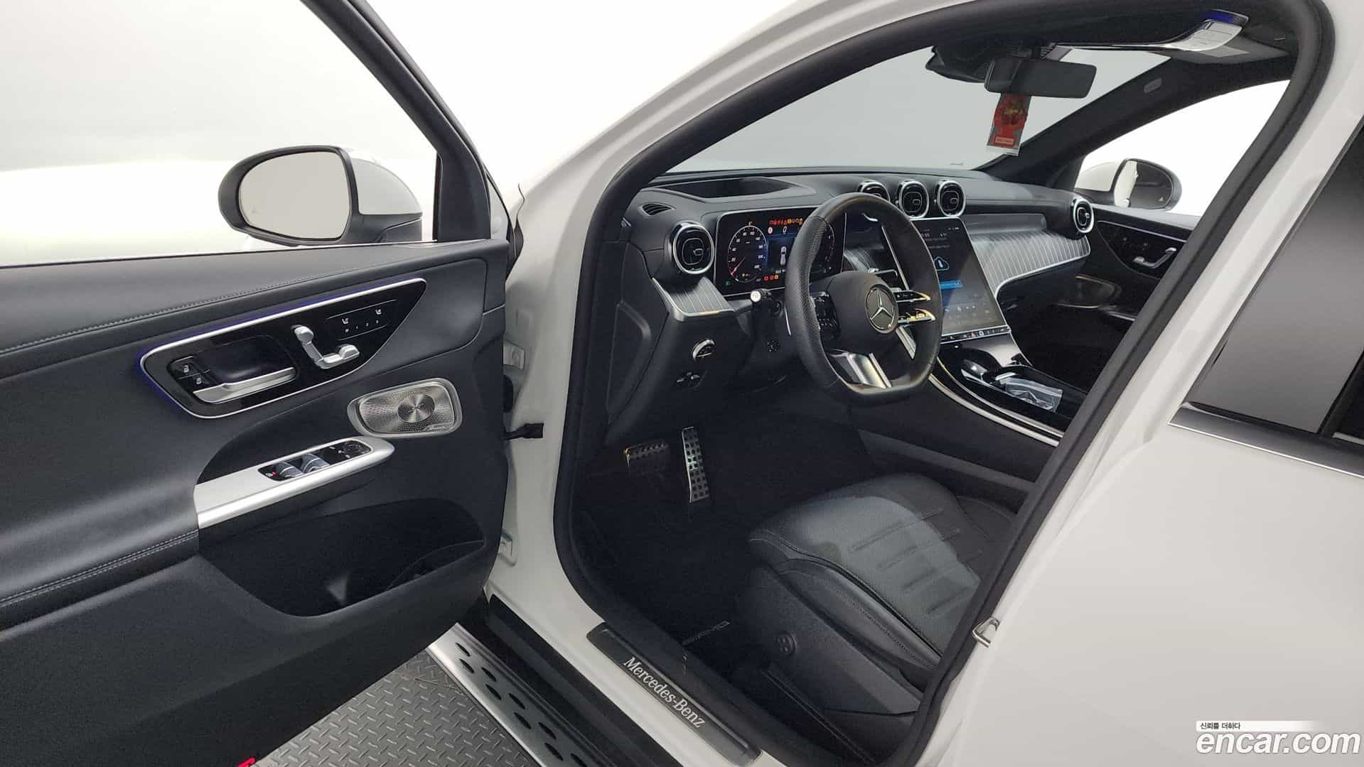 GLC-Class Mercedes-Benz 2024.3-INNER-010