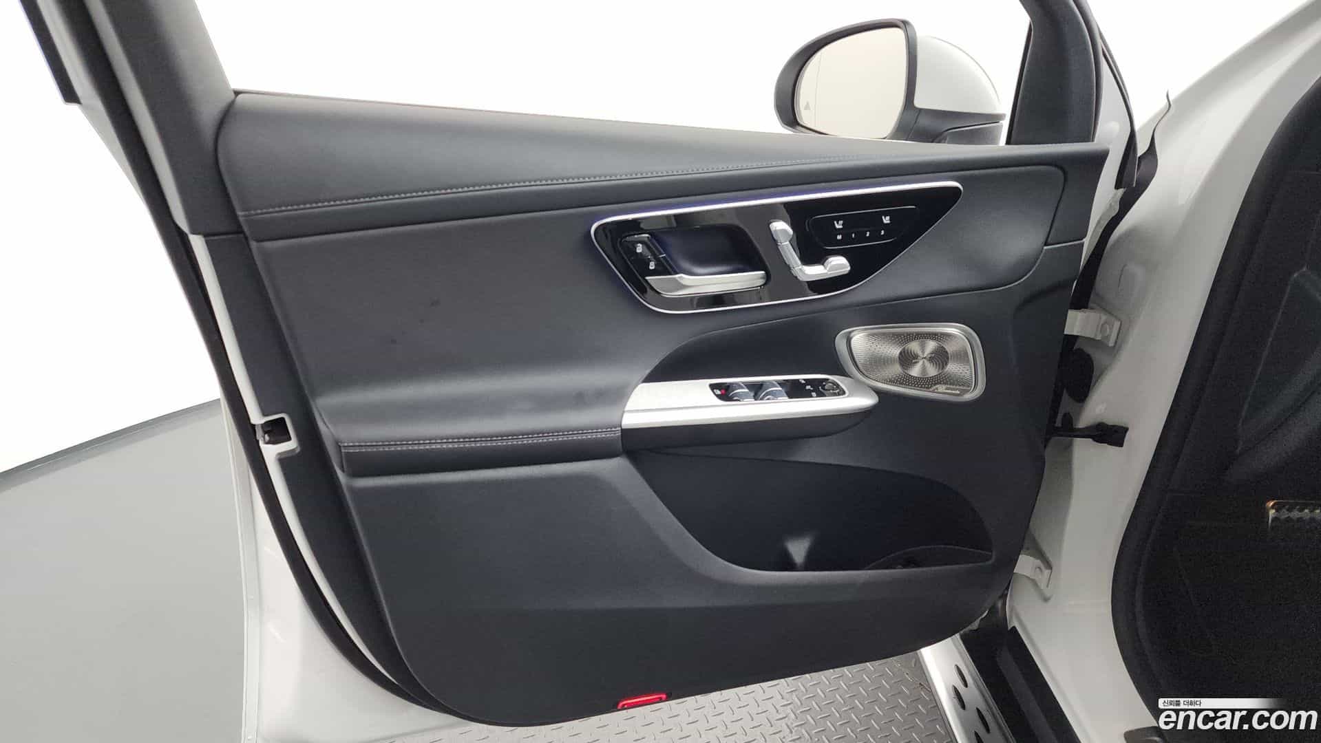 GLC-Class Mercedes-Benz 2024.3-INNER-034