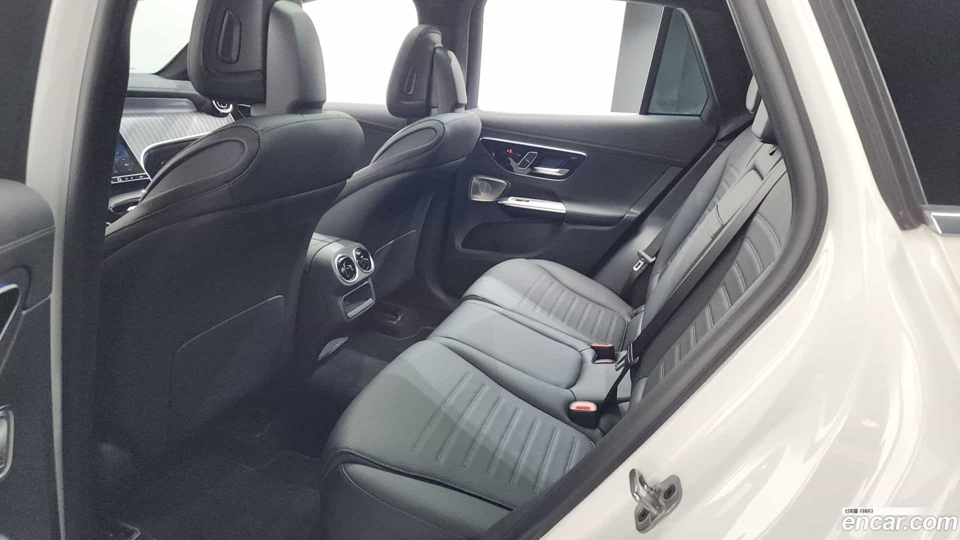 GLC-Class Mercedes-Benz 2024.3-OPTION-040