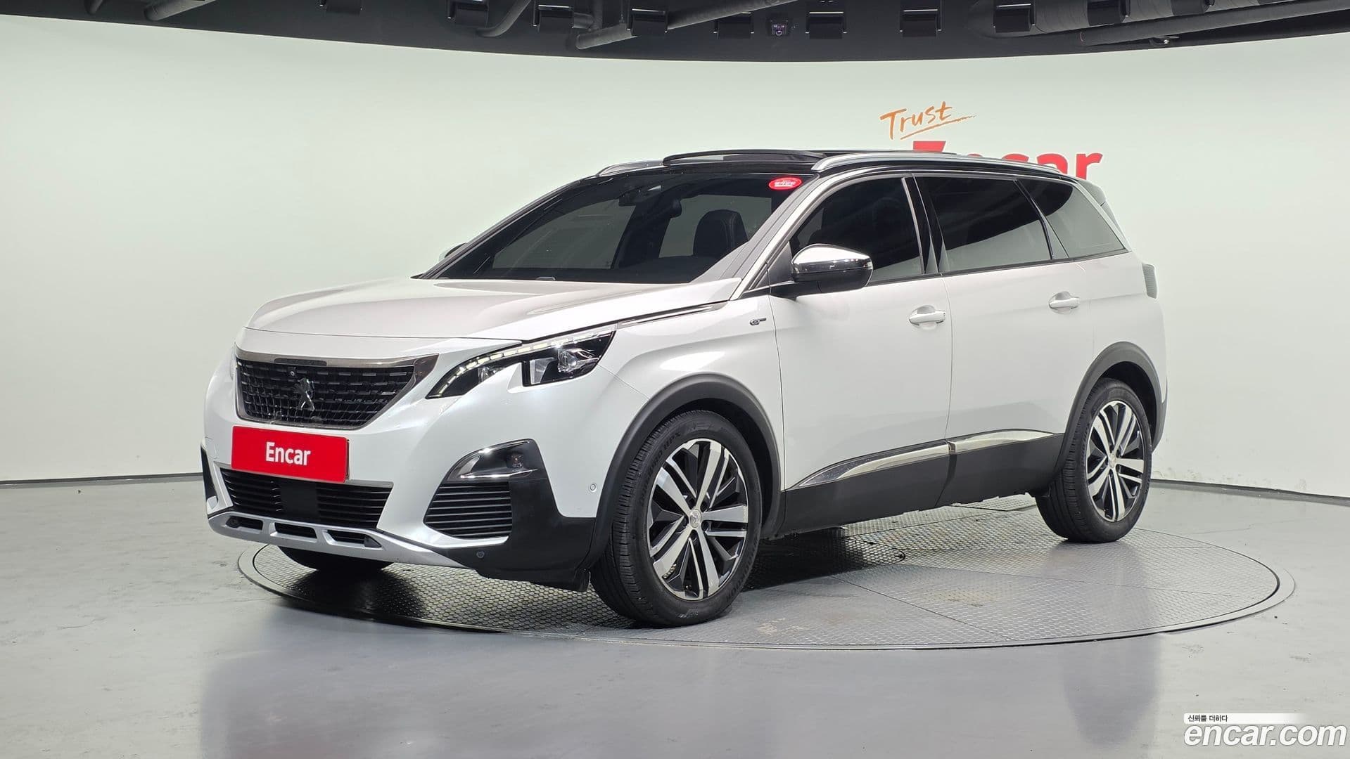 Main__Slider__Photo:5008 Peugeot 2017.11-0