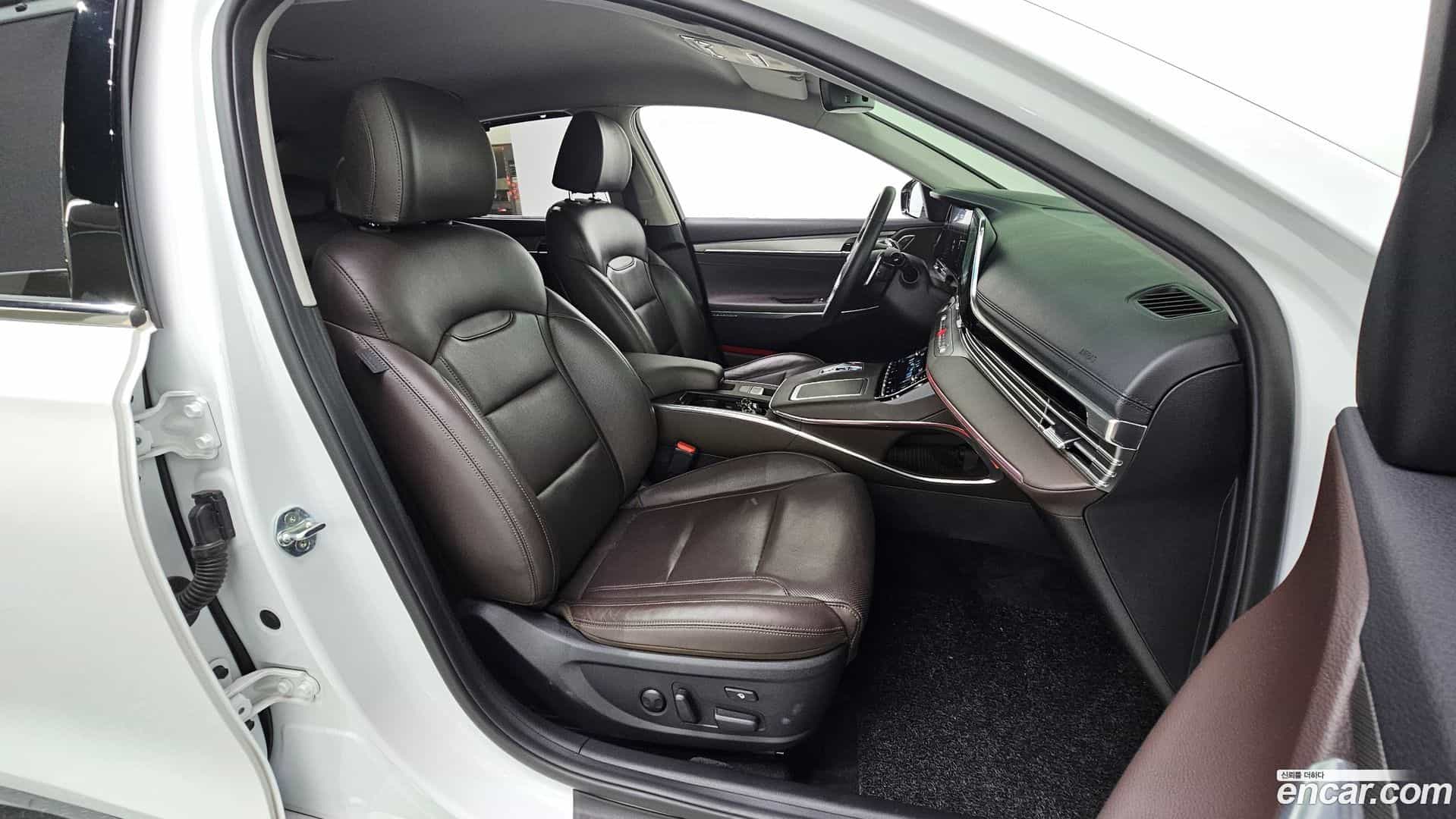 Grandeur Hyundai 2021.10-INNER-036