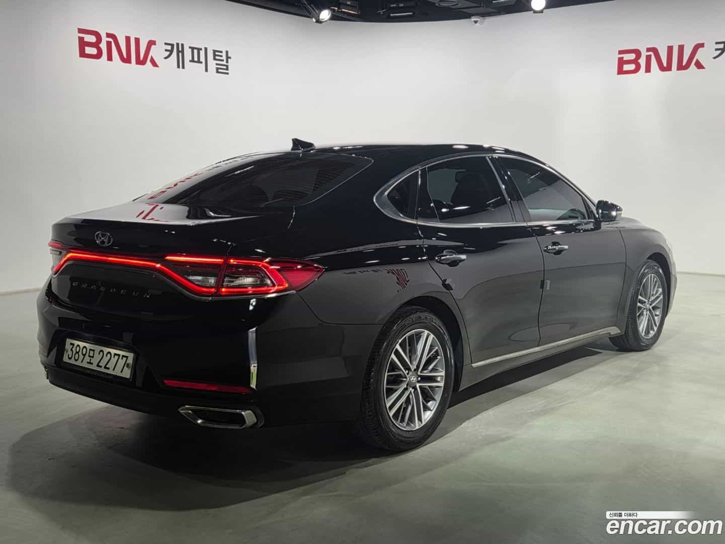 Grandeur Hyundai 2019.10-INNER-007