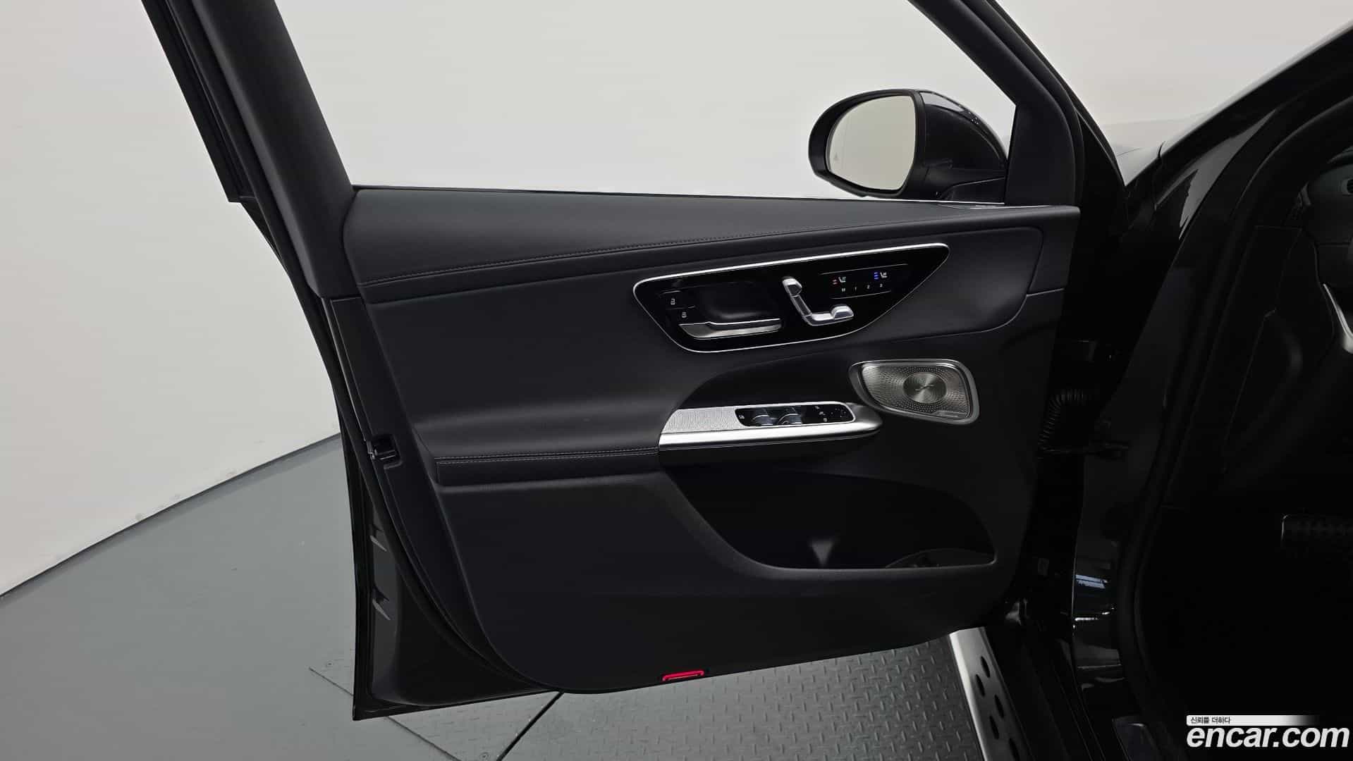 GLC-Class Mercedes-Benz 2025.7-INNER-034