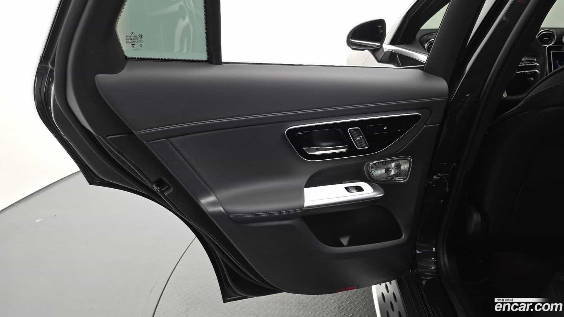 GLC-Class Mercedes-Benz 2025.7-INNER-035