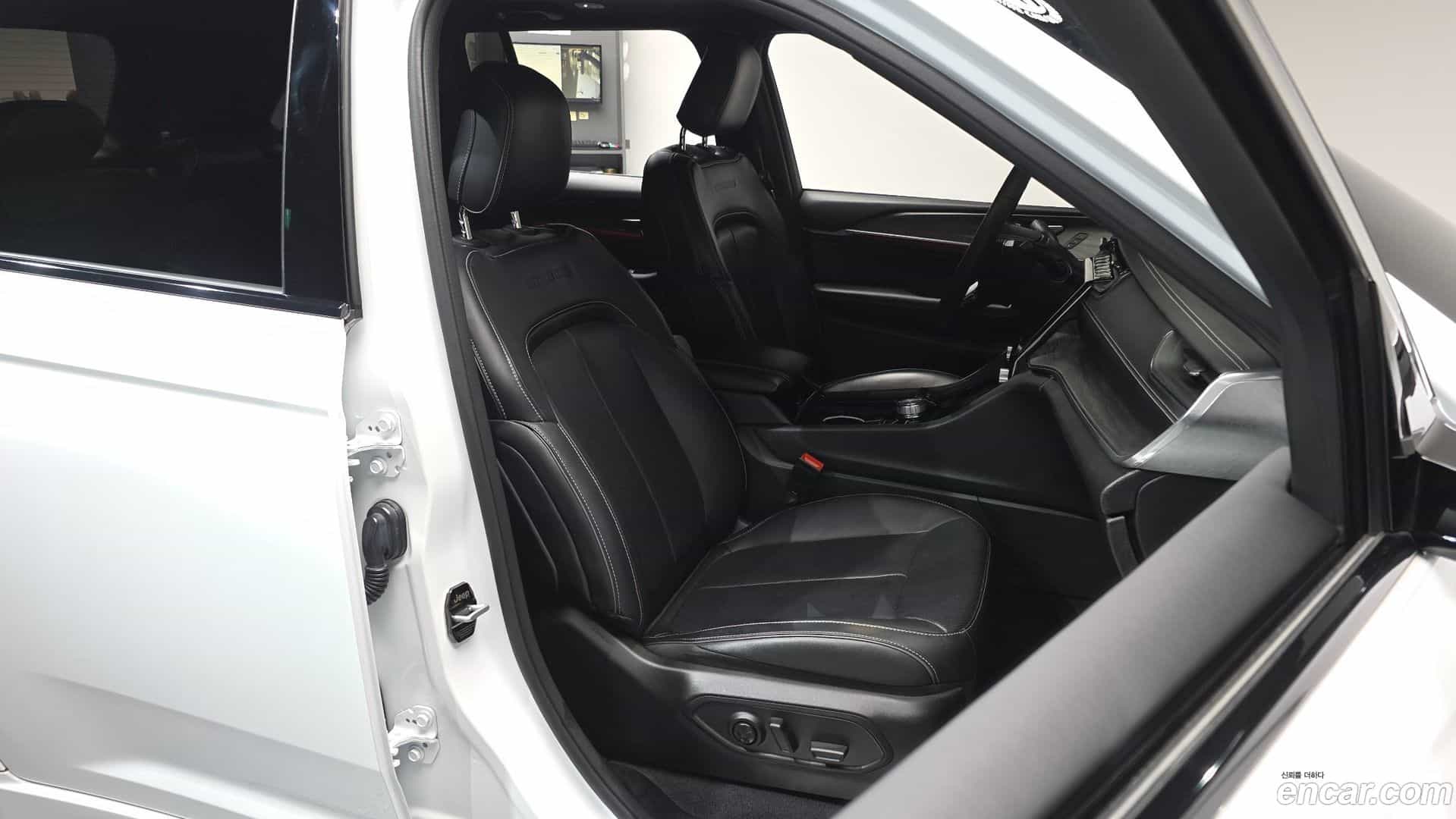 Cherokee Jeep 2022.11-INNER-036