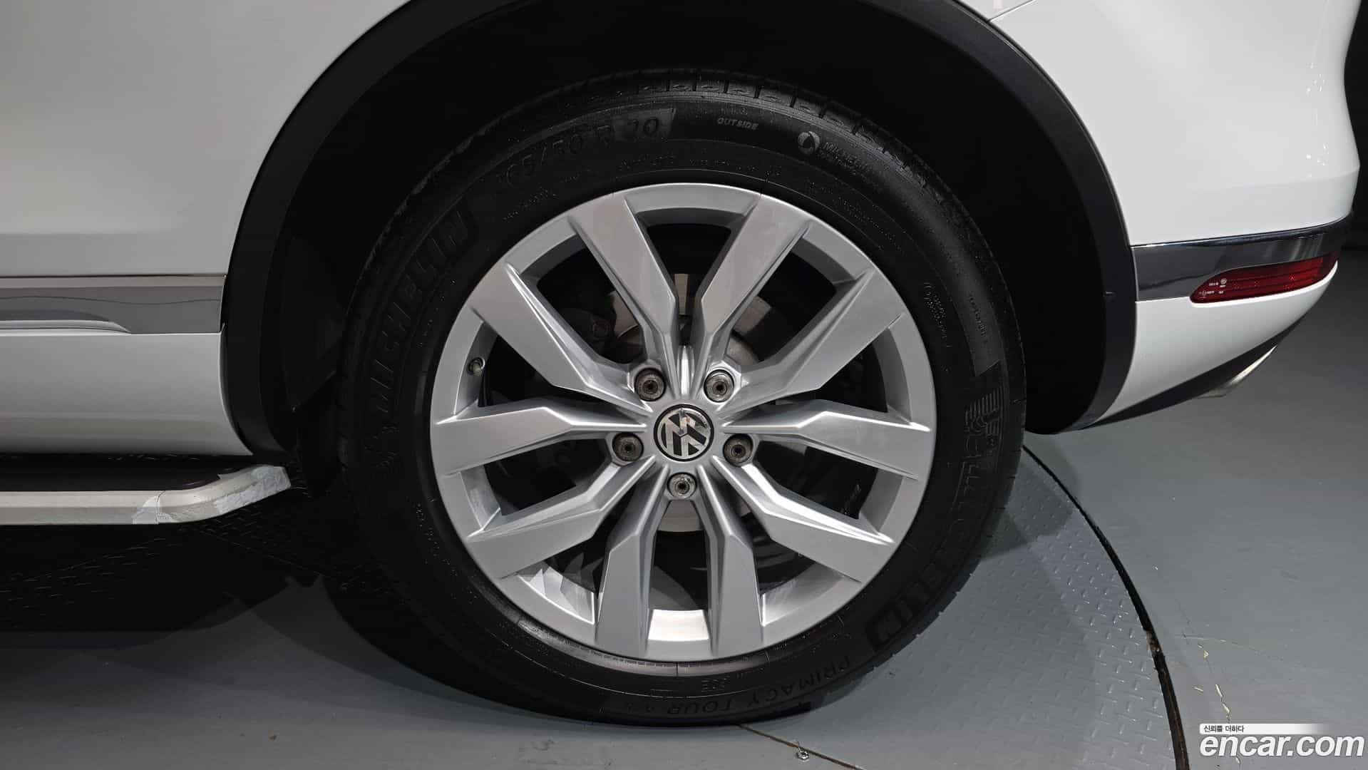 Touareg Volkswagen 2016.8-OUTER-031