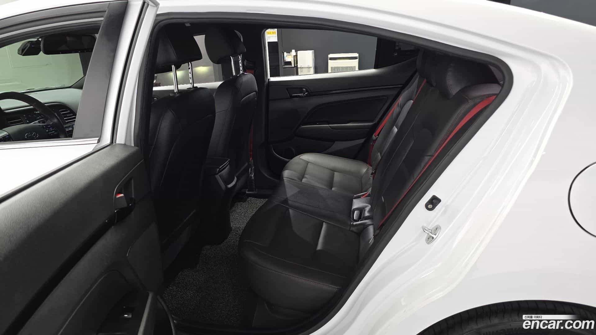 AVANTE Hyundai 2019.11-OPTION-015