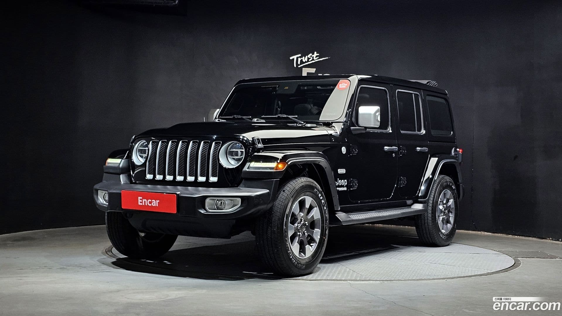 Main__Slider__Photo:Wrangler Jeep 2021.6-0