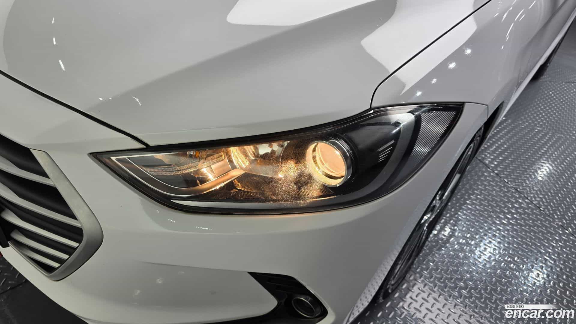 AVANTE Hyundai 2018.0-OUTER-032
