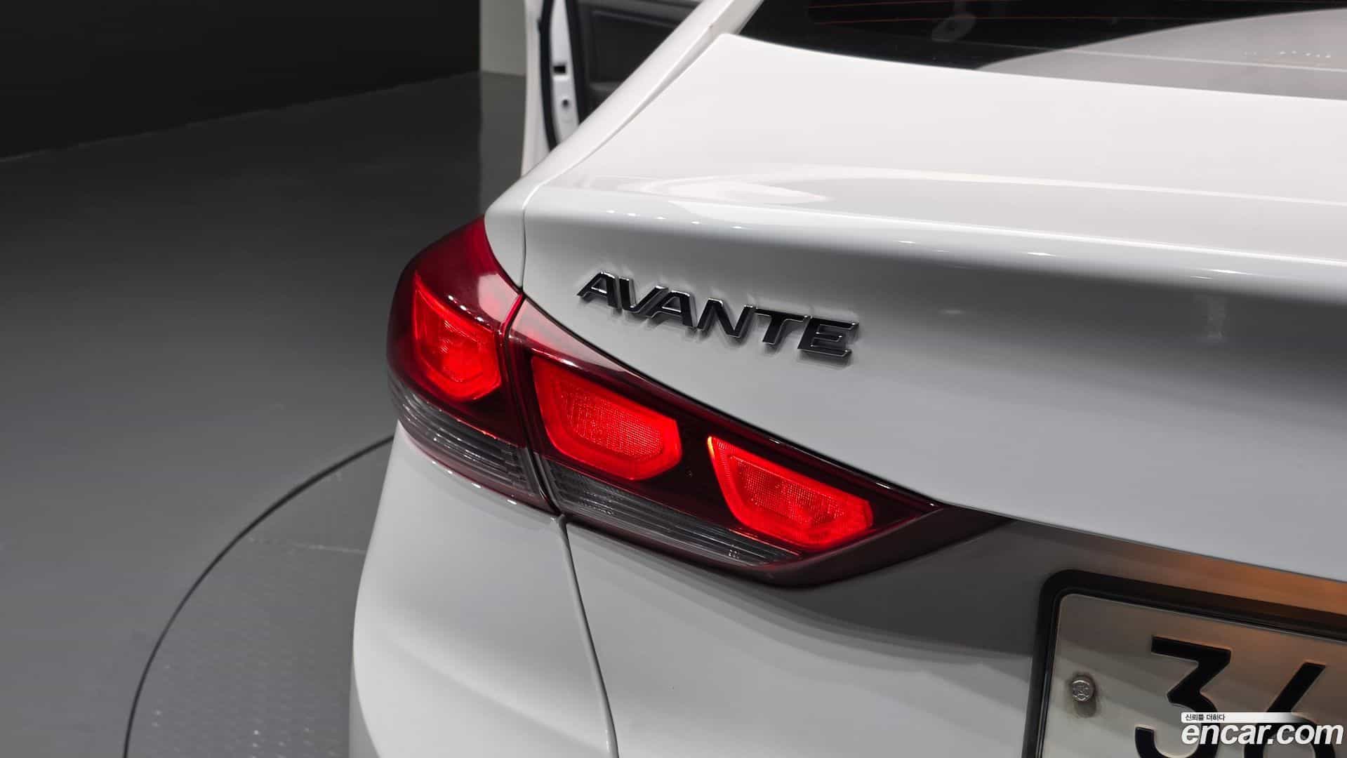 AVANTE Hyundai 2018.0-OUTER-033